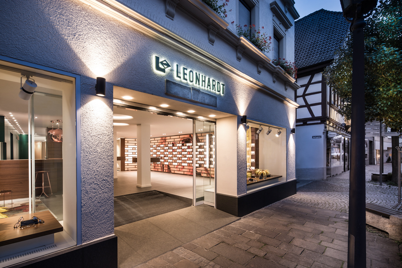 奥普蒂克·莱昂哈特-1