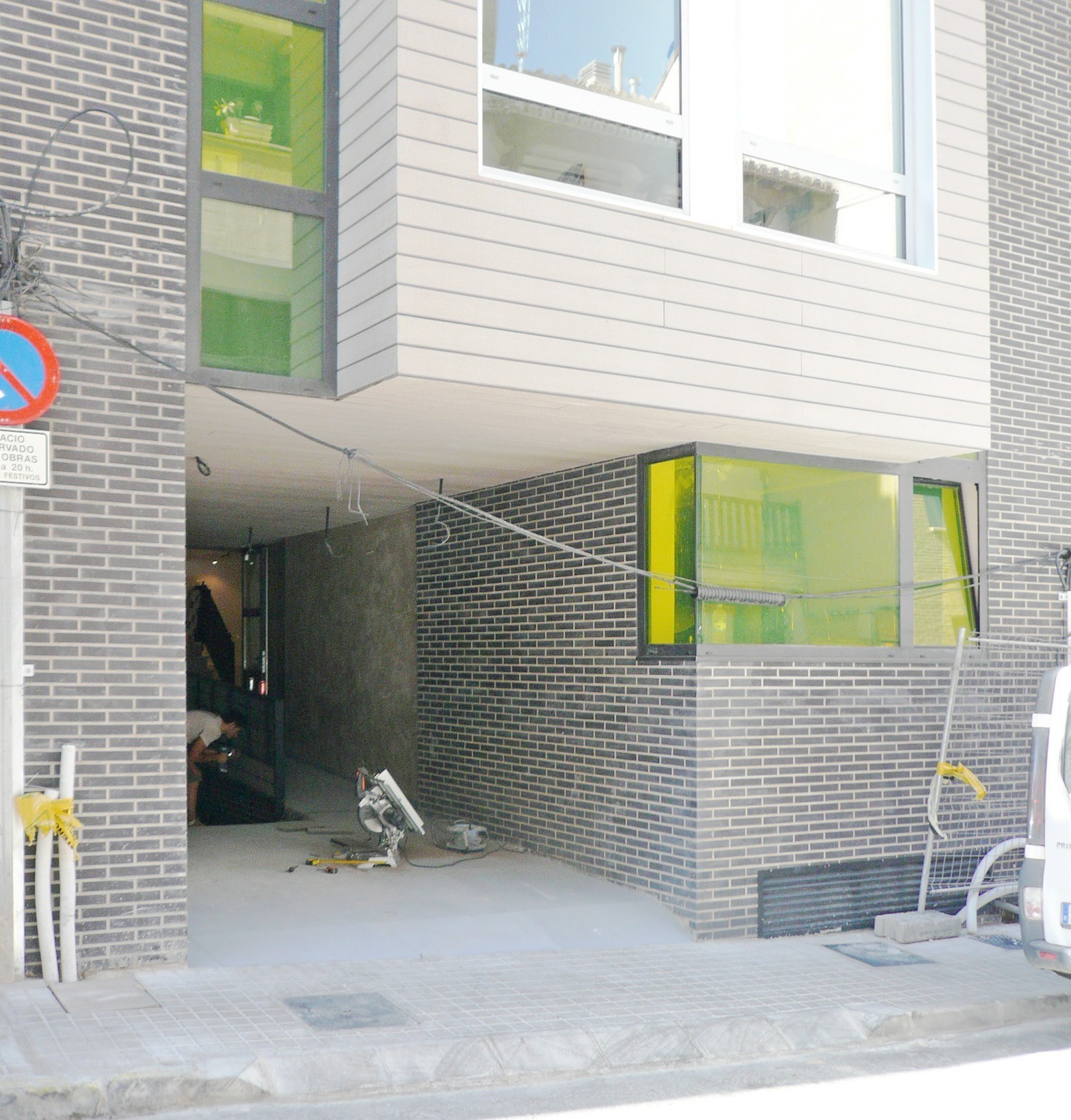 城市夹缝中的精致公寓楼-3