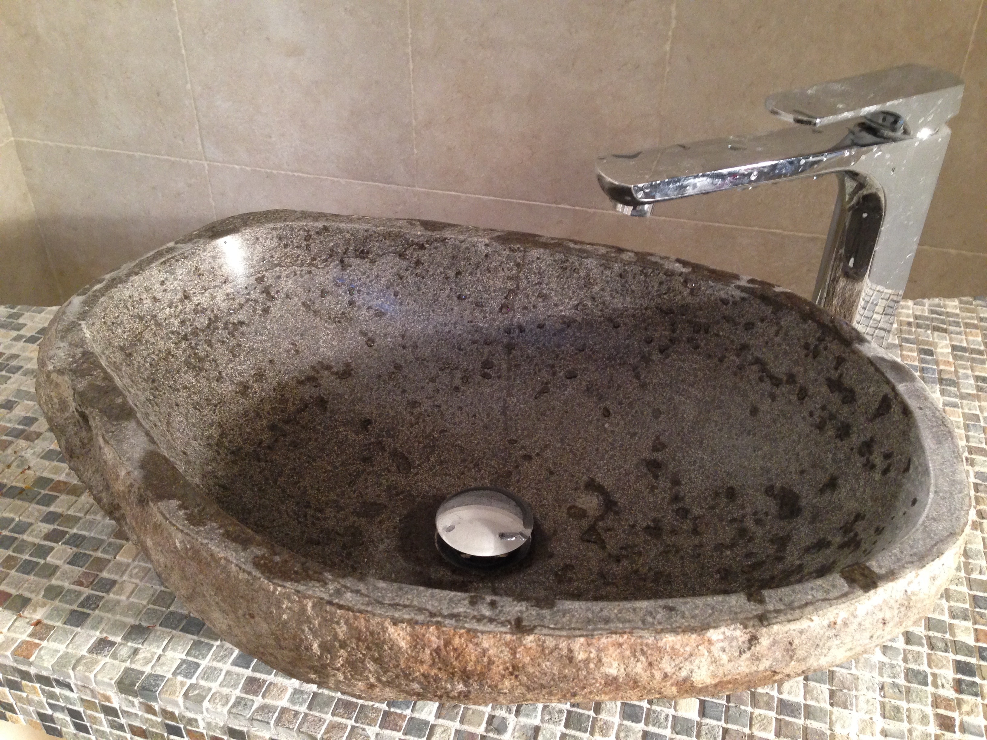 2015 年完成的地下室公寓重建与外部区域调整-20