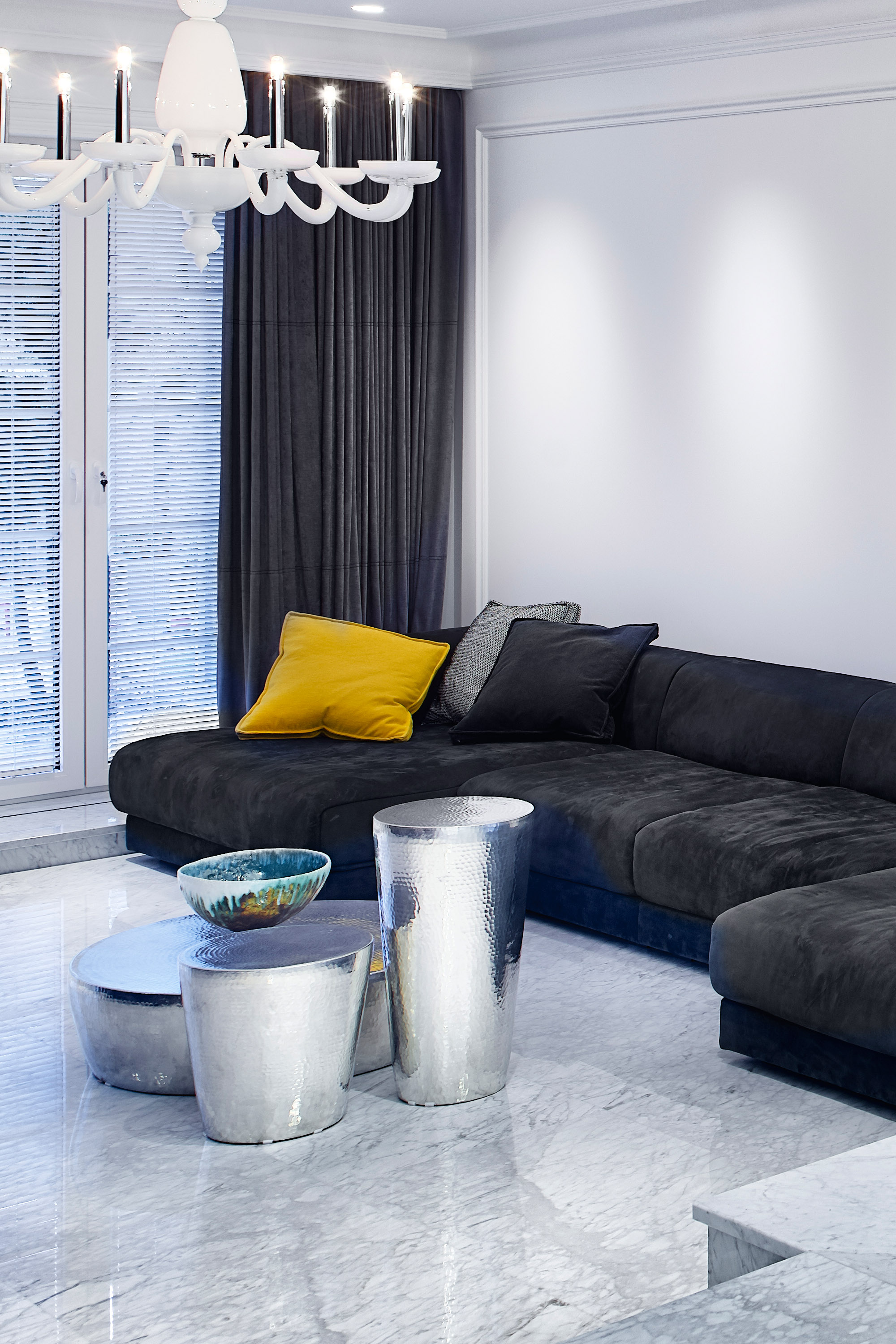 2017 年三层联排别墅影院式客厅设计-11