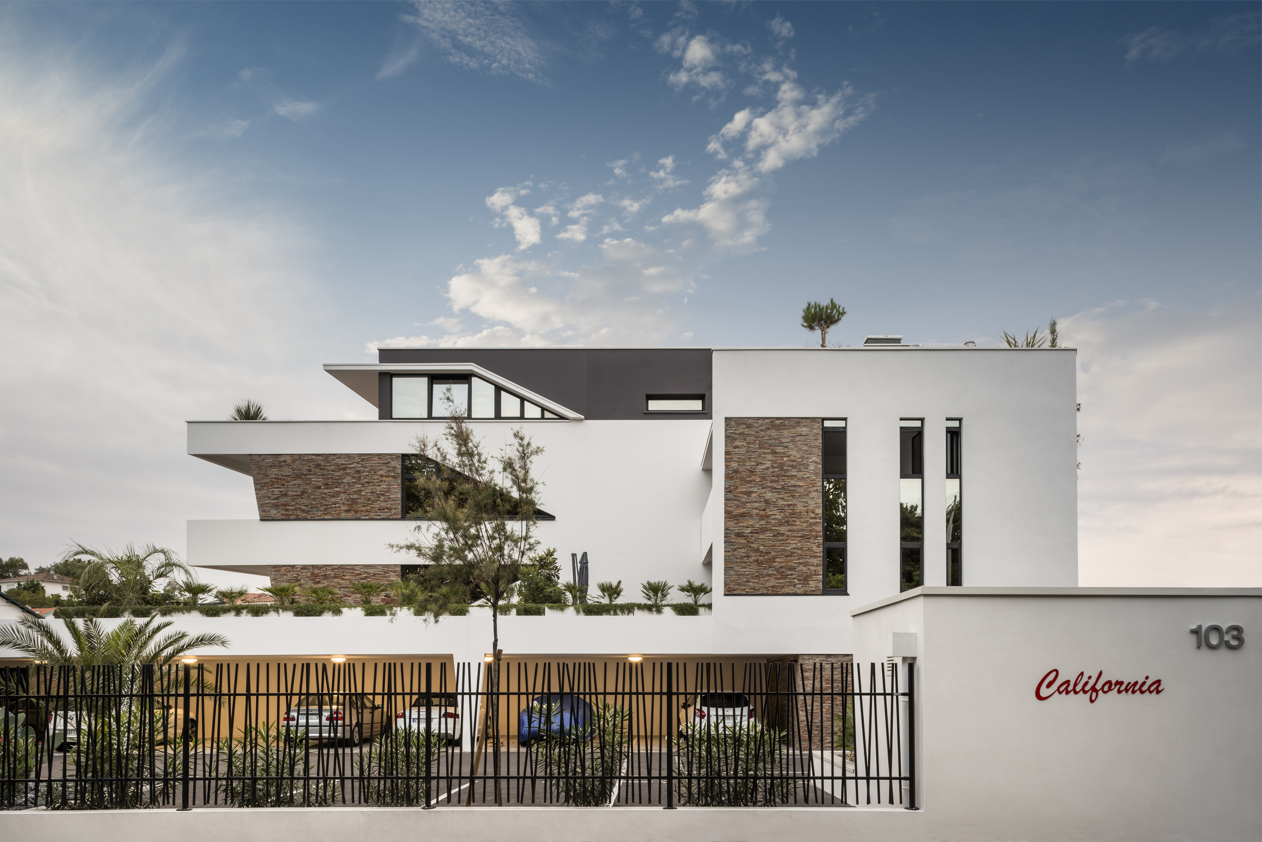 法国安吉特海滨公寓与办公建筑-1