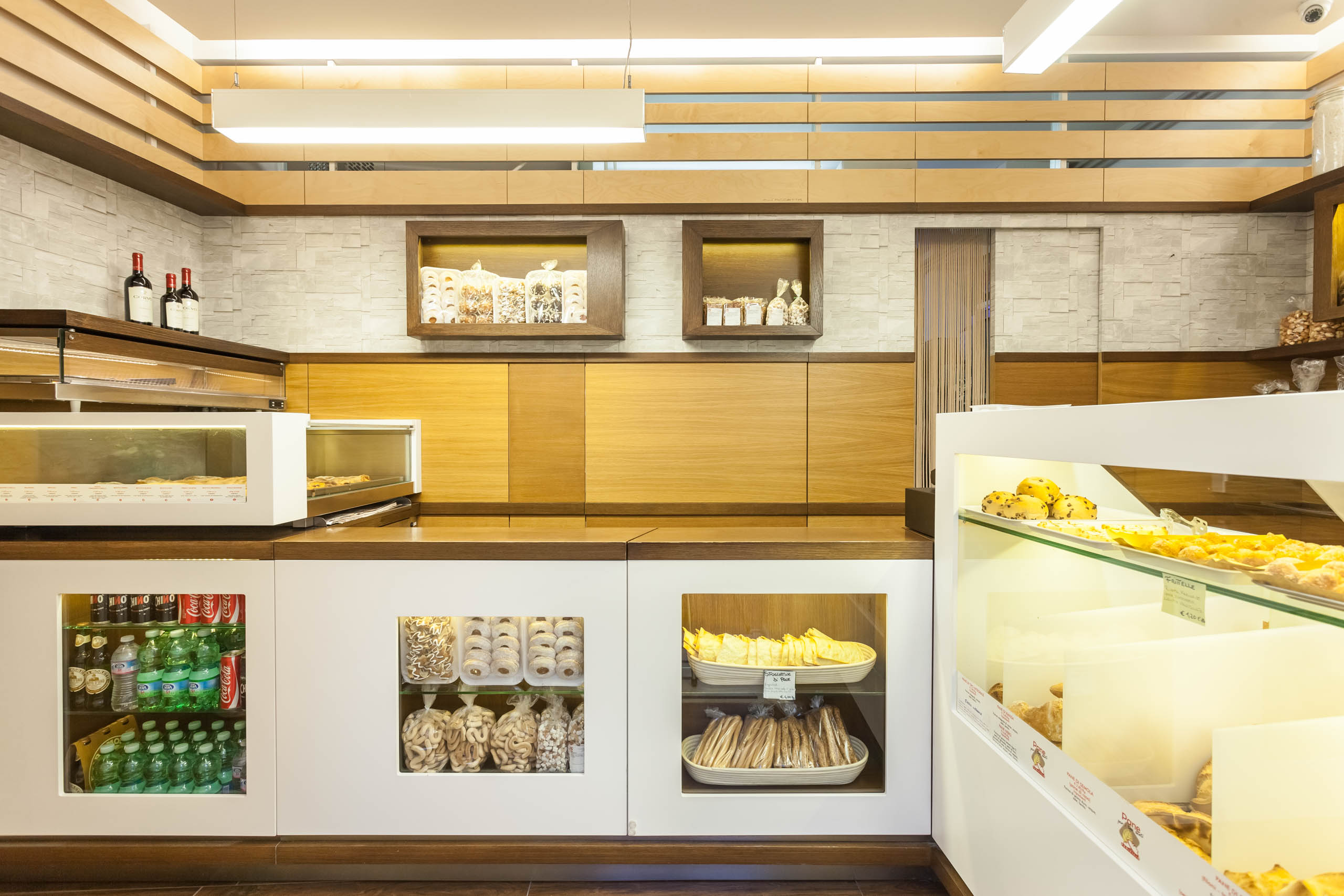 历史古城中的现代面包店-4