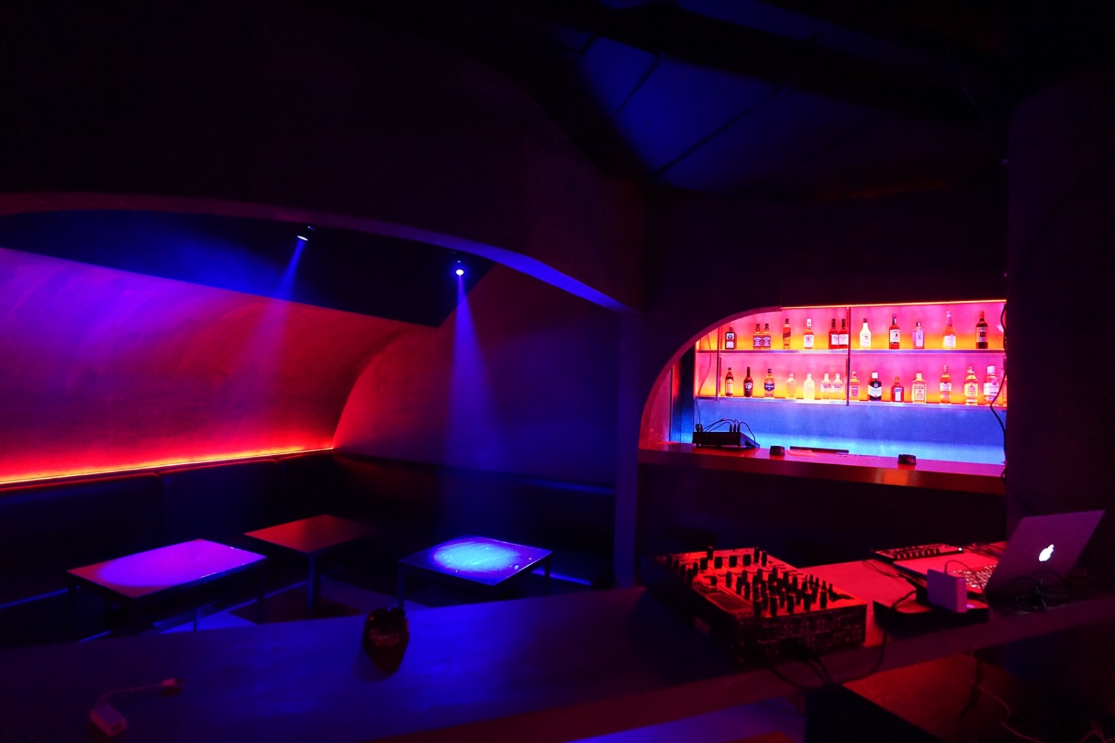 南京 61 号地下酒吧 | 镜面 LED 艺术空间-10