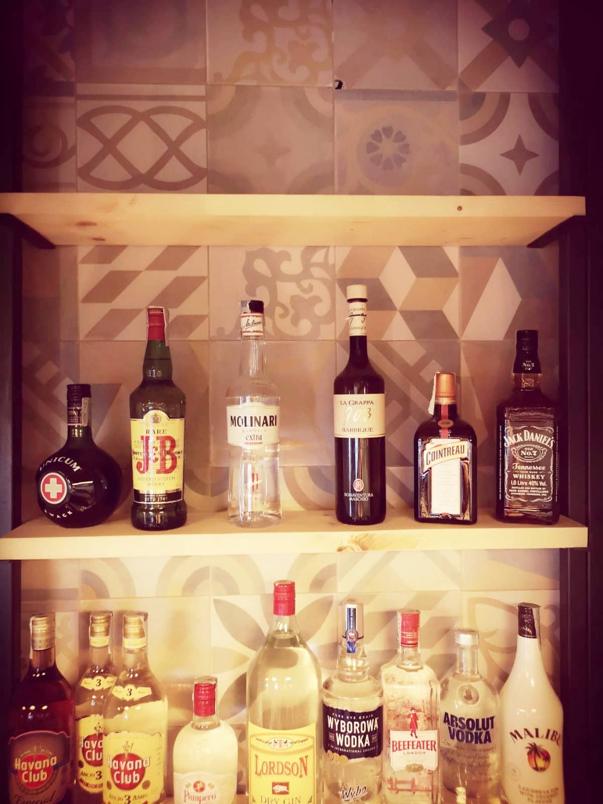 年轻时尚酒吧,打造愉悦就餐氛围-5