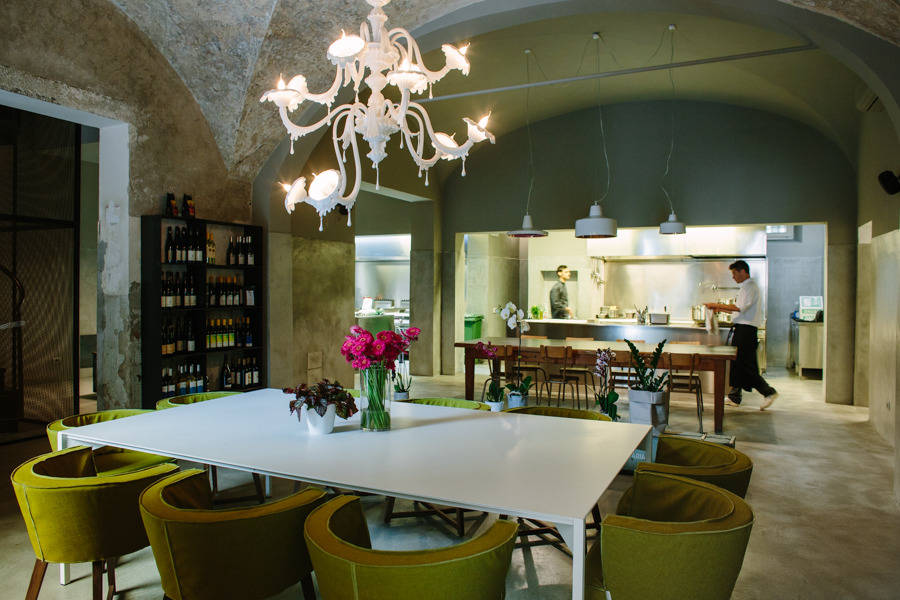 复古韵味与现代设计共融的餐厅空间-22