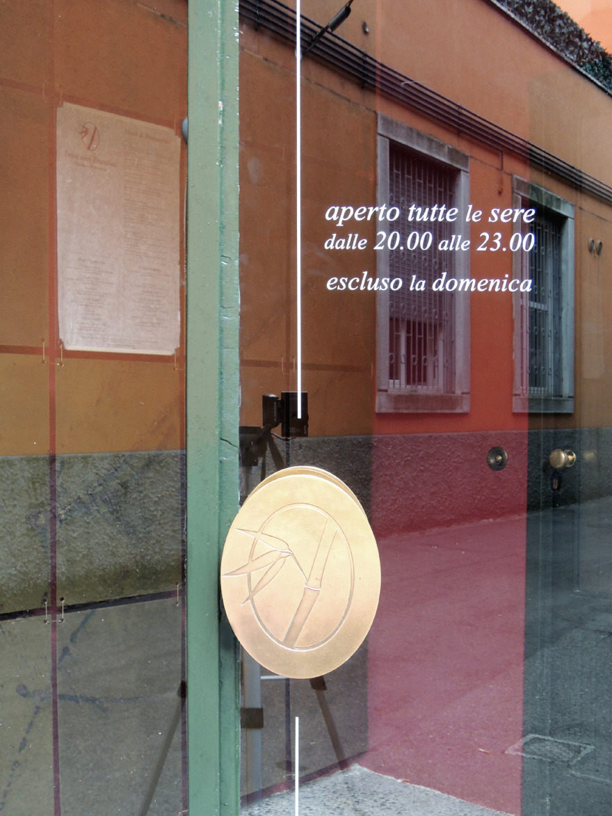 米兰 90 年代建筑里的现代餐厅设计-3