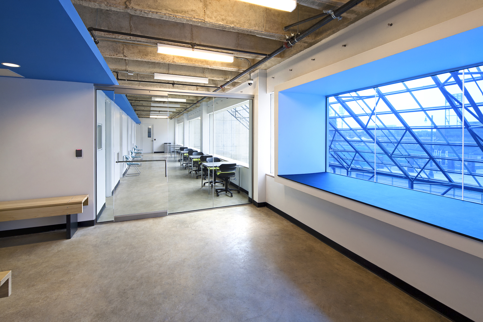 废弃银行变身为创意音乐学院-5