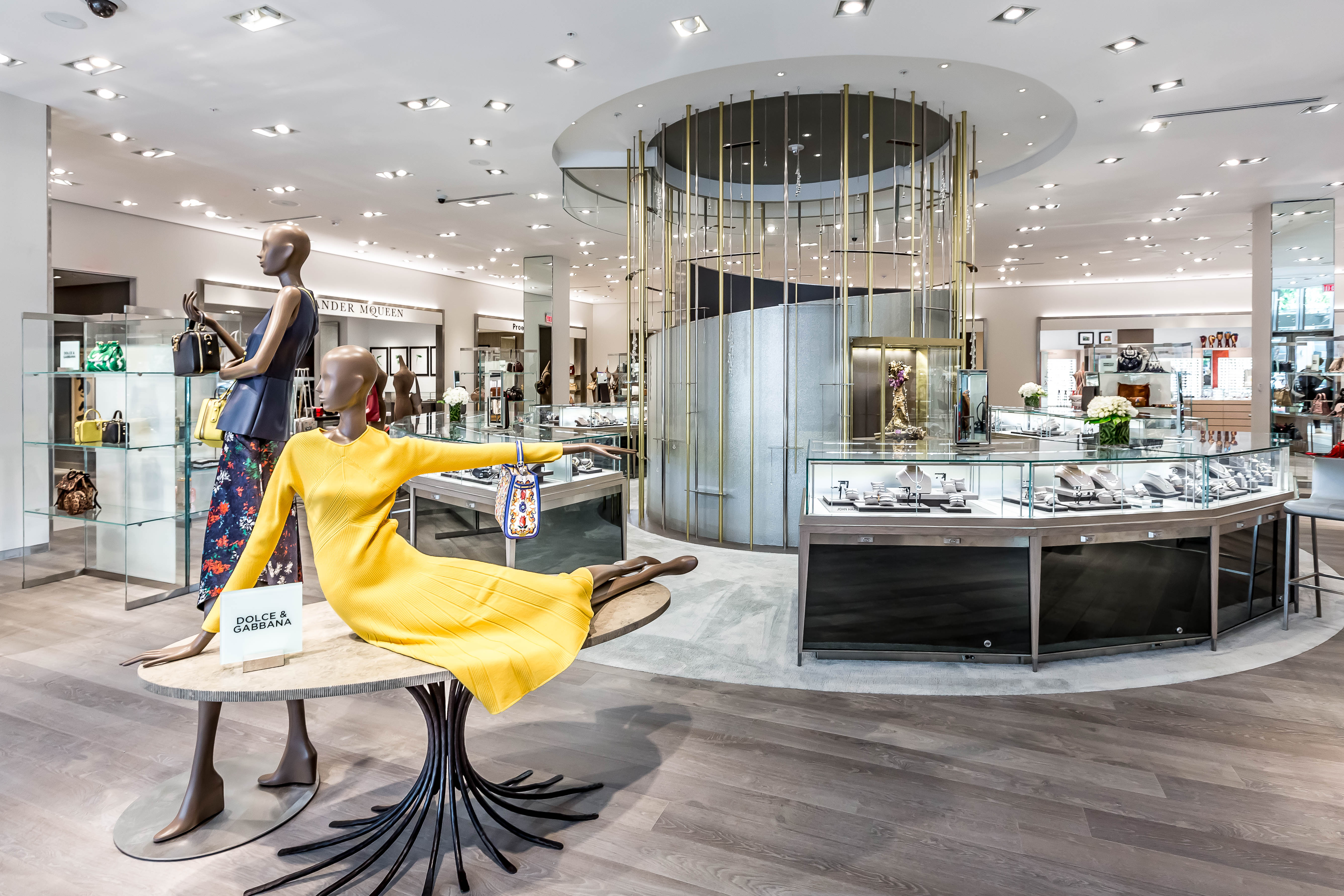 夏威夷 Saks 第五大道商店 | 自然光与瀑布灵感的室内设计-7