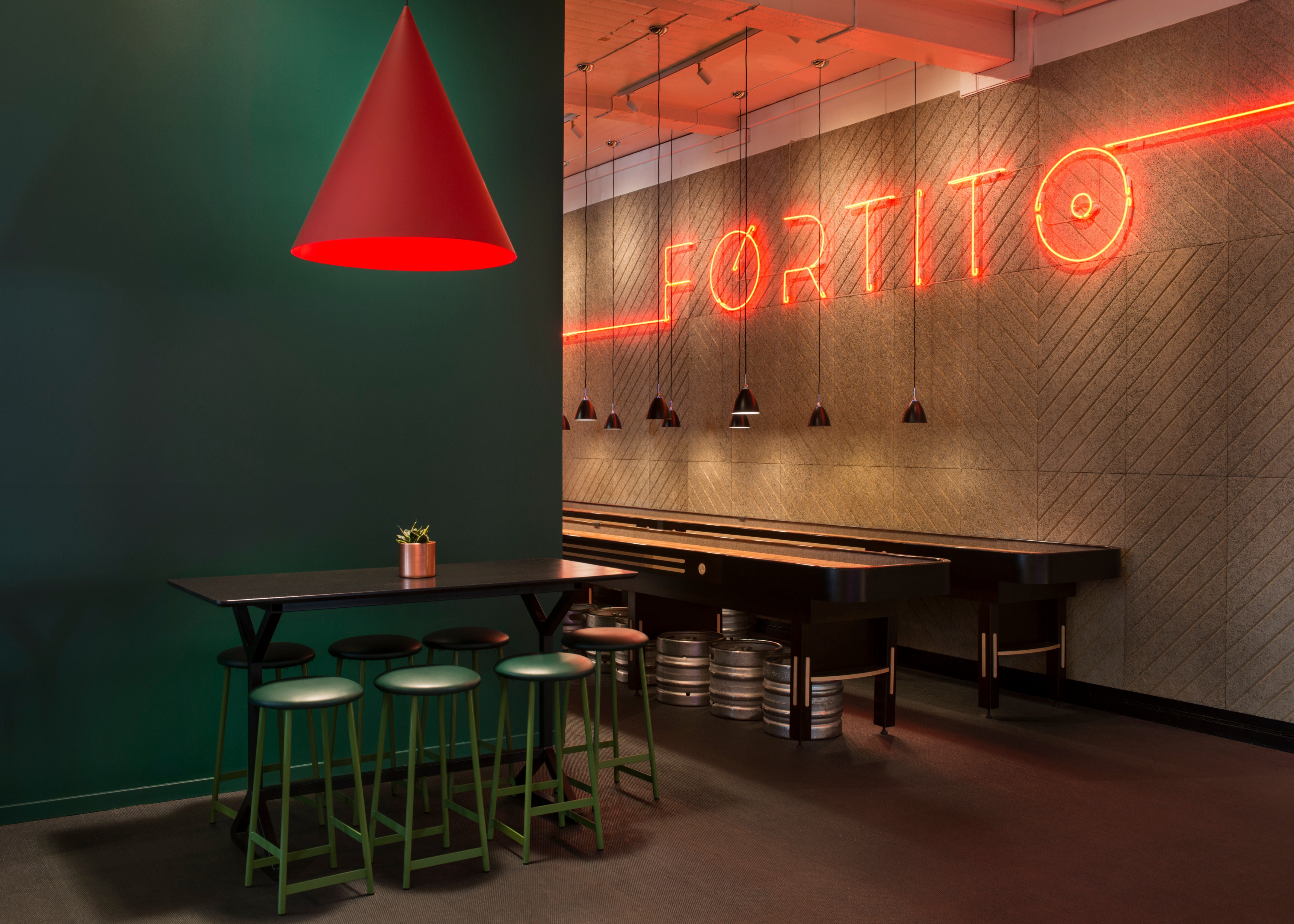 坚强的勇敢的强有力的-0