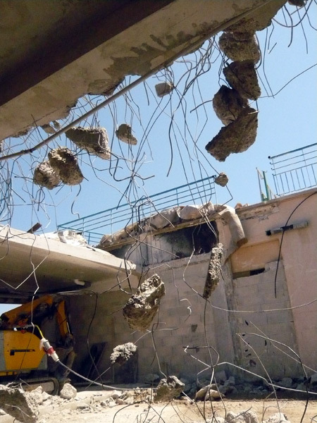 海滨疗养中心 · 木质外壳与露天庭院的和谐共生-21