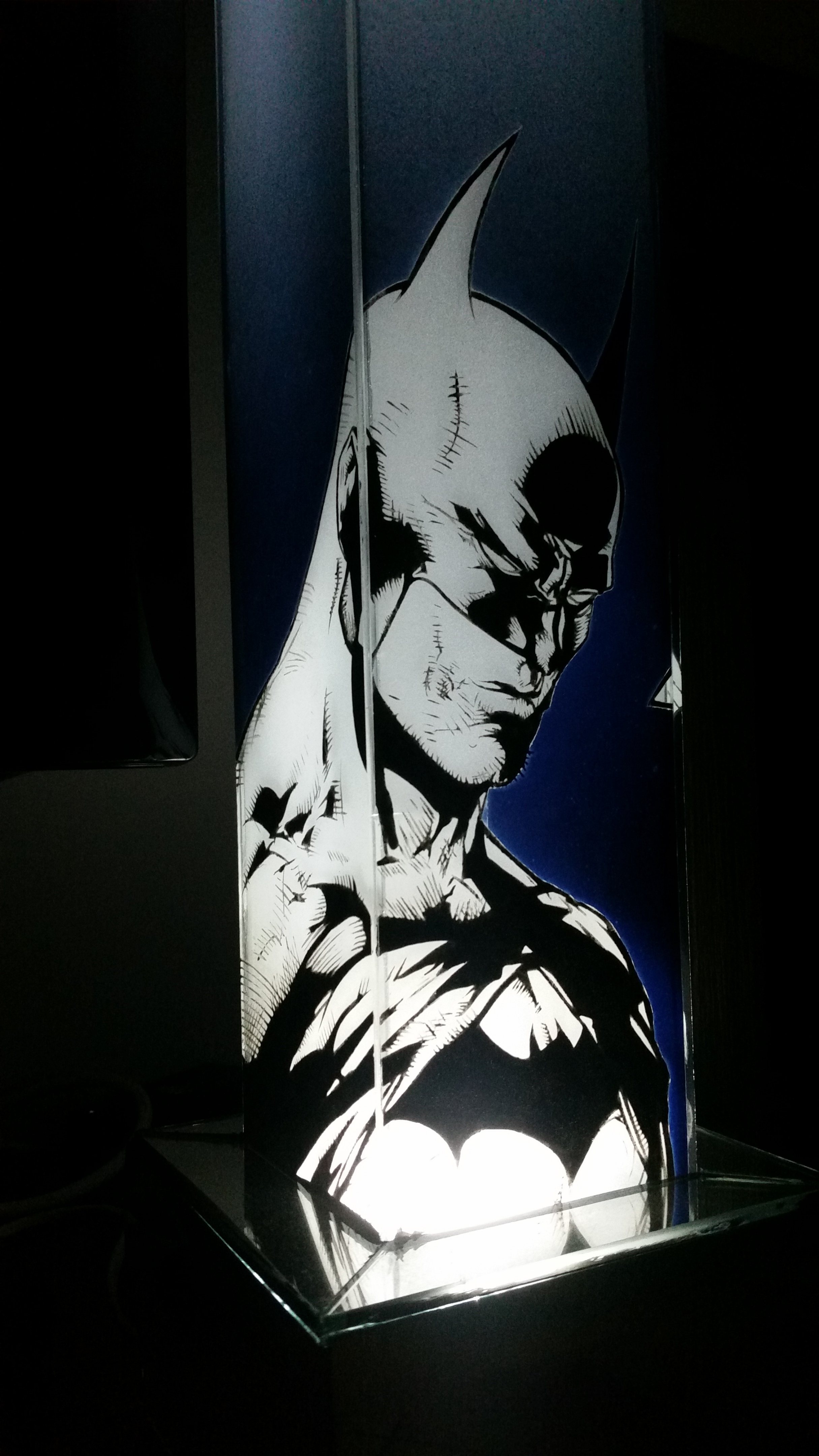 复古漫画风蝙蝠侠台灯 | 手绘艺术与节能照明的完美结合-9