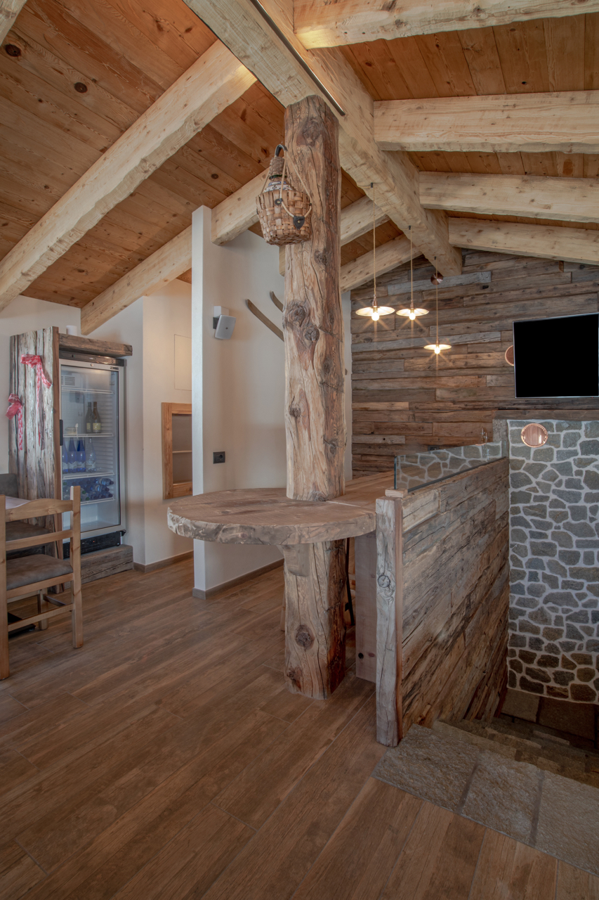 雪山之上的温馨猫舍——La Tana del Gatto 餐厅设计-15