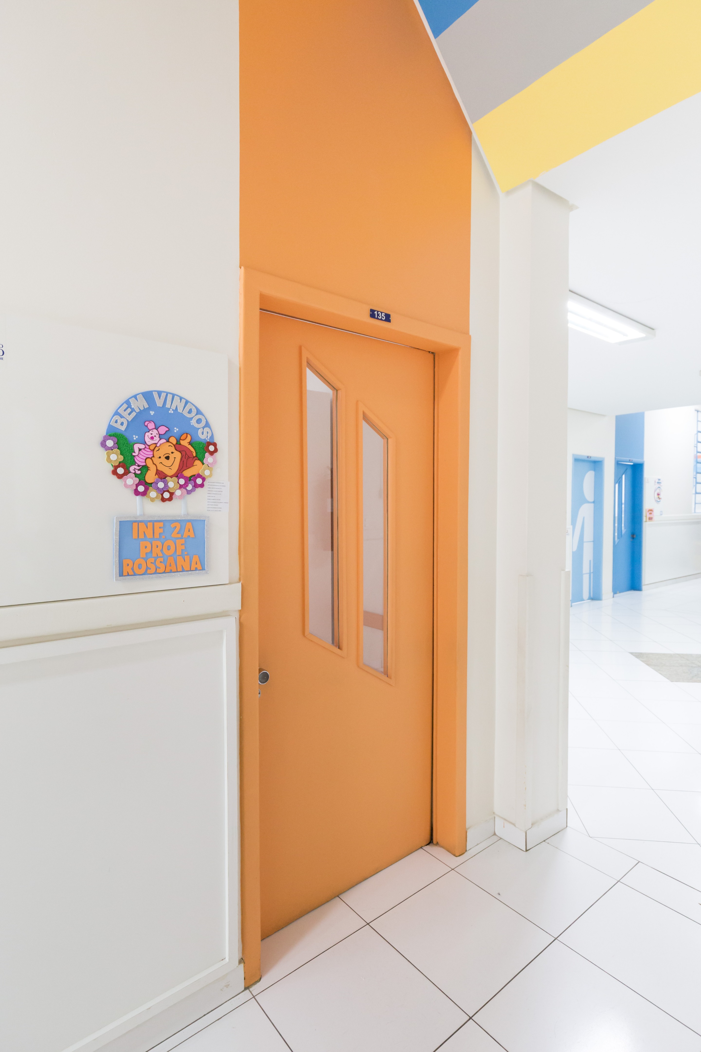 巴西幼儿园色彩斑斓的空间设计-16