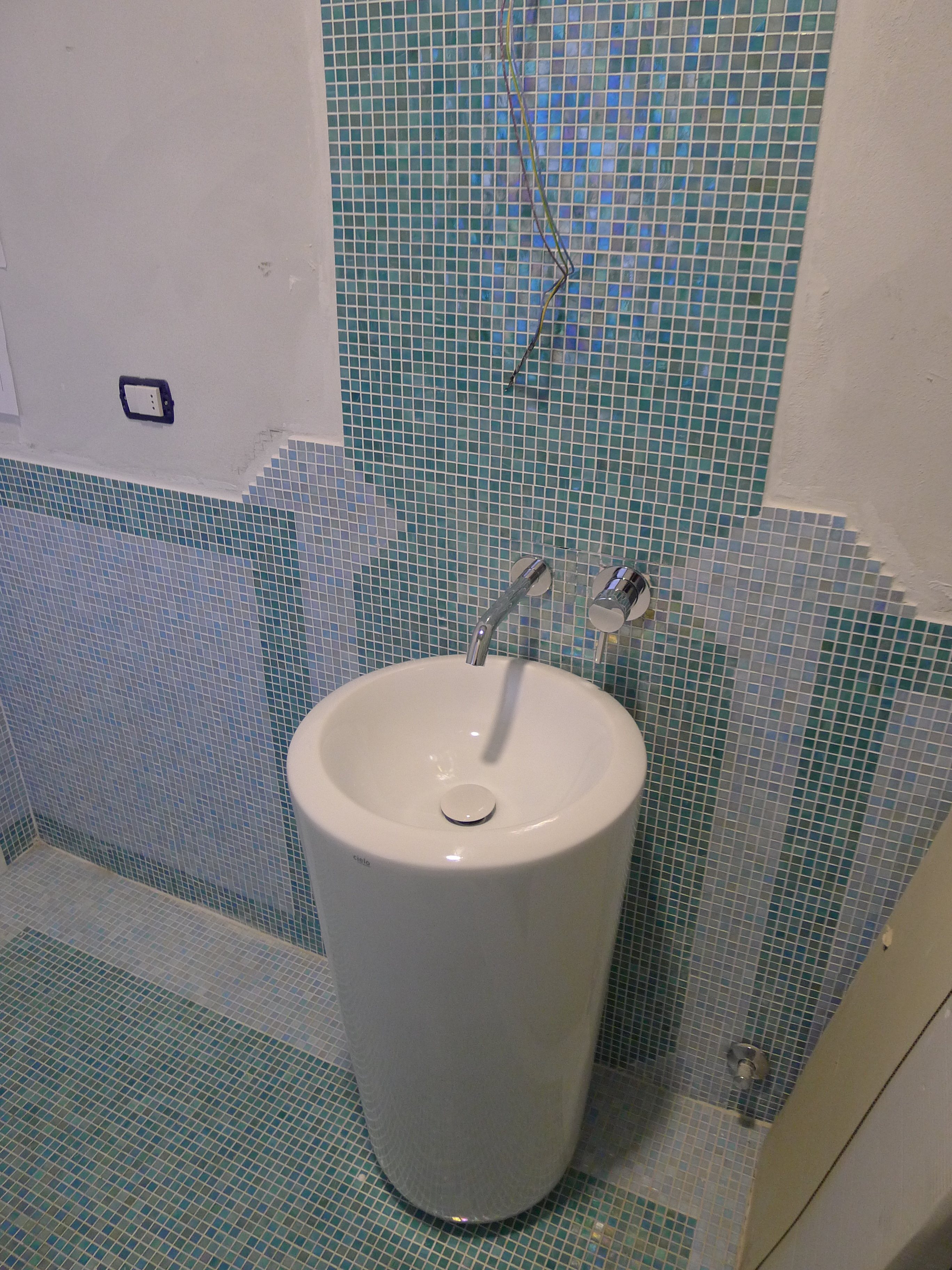 历史与现代交融的别墅双家庭住宅翻新设计-25