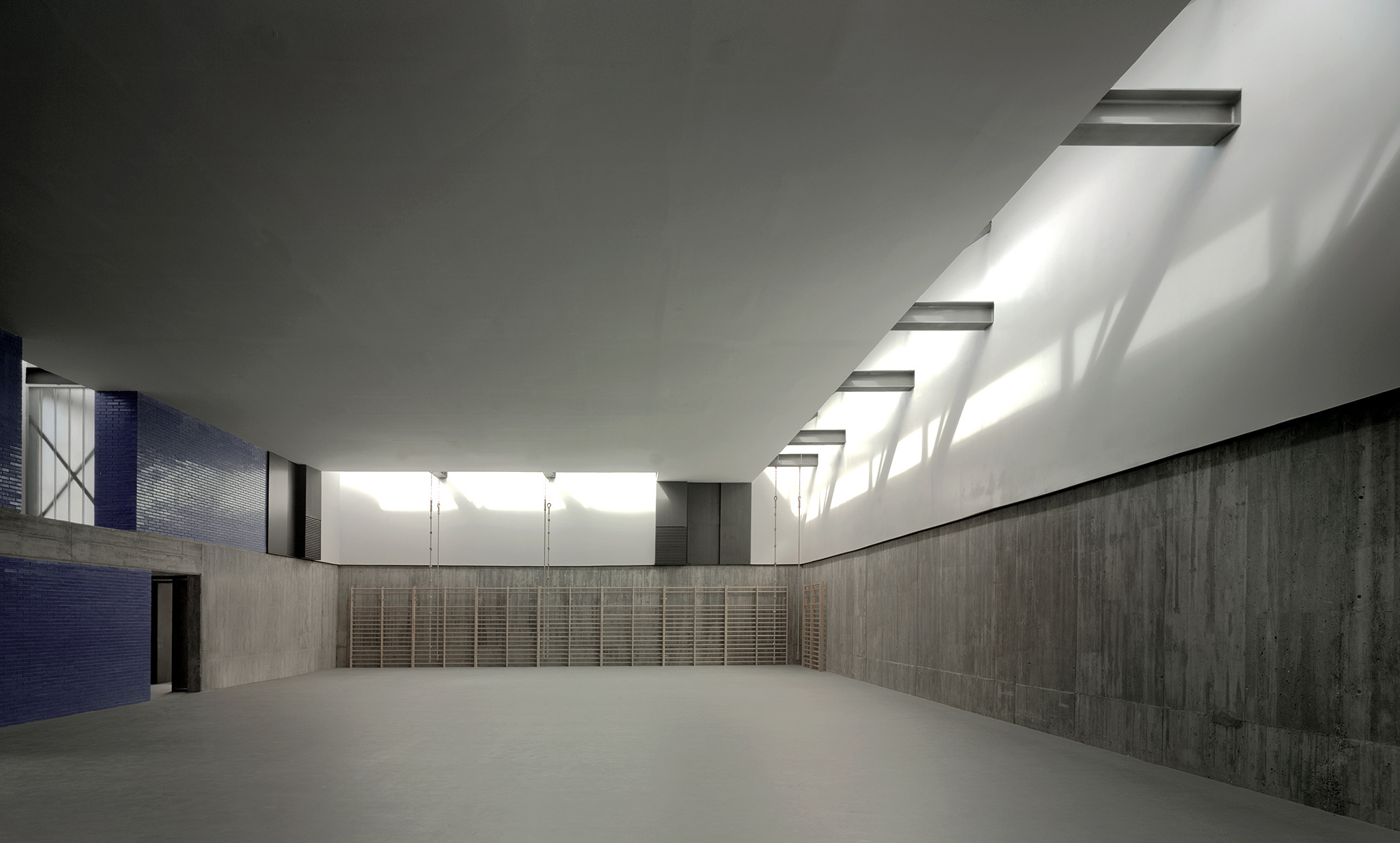 杰拉伊斯中学健身馆 | 双层结构与自然光设计-2