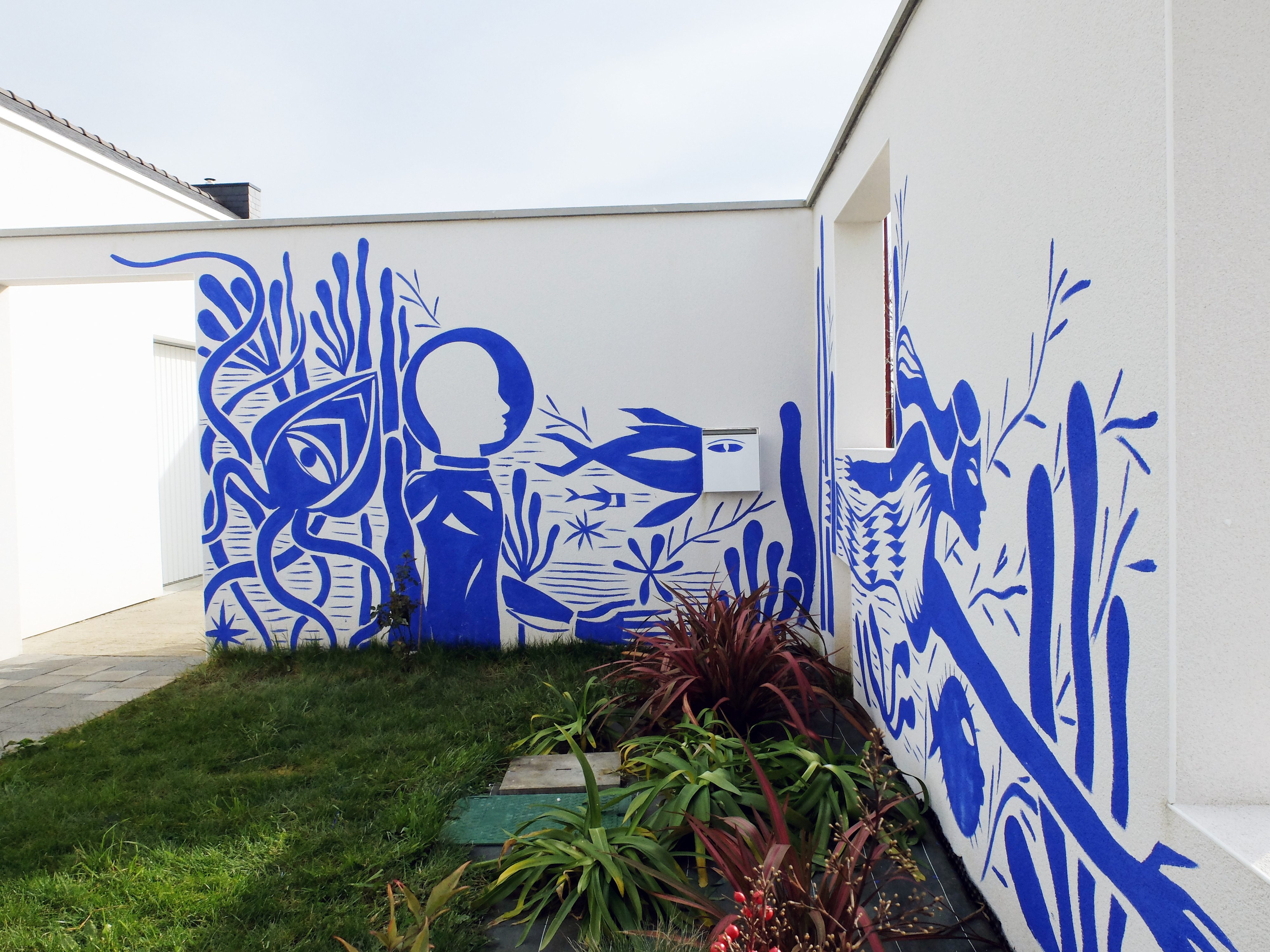 现代简约家居，光影与隐私的和谐共生-9