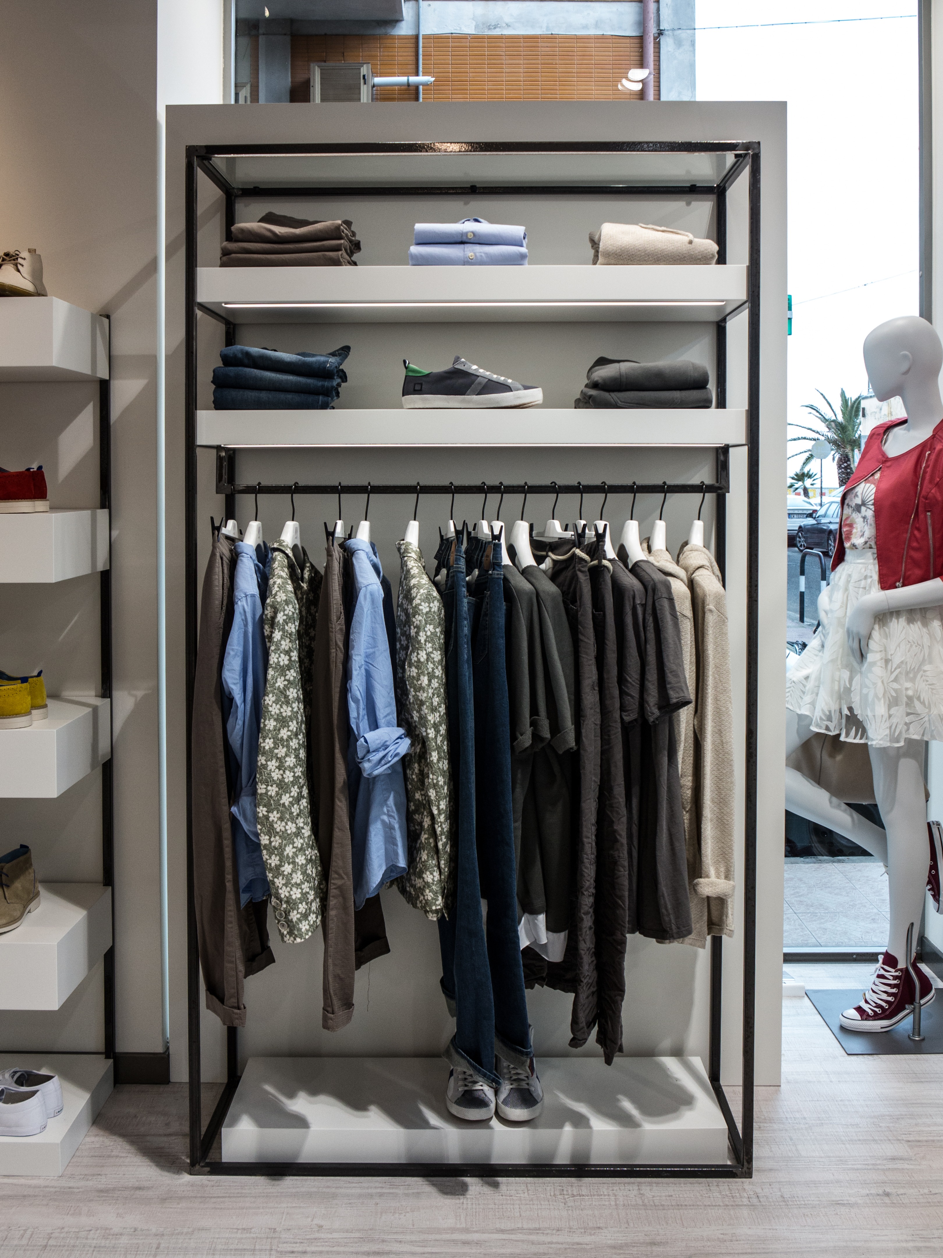 2015 年完成的“My Wear”木结构展示店-41