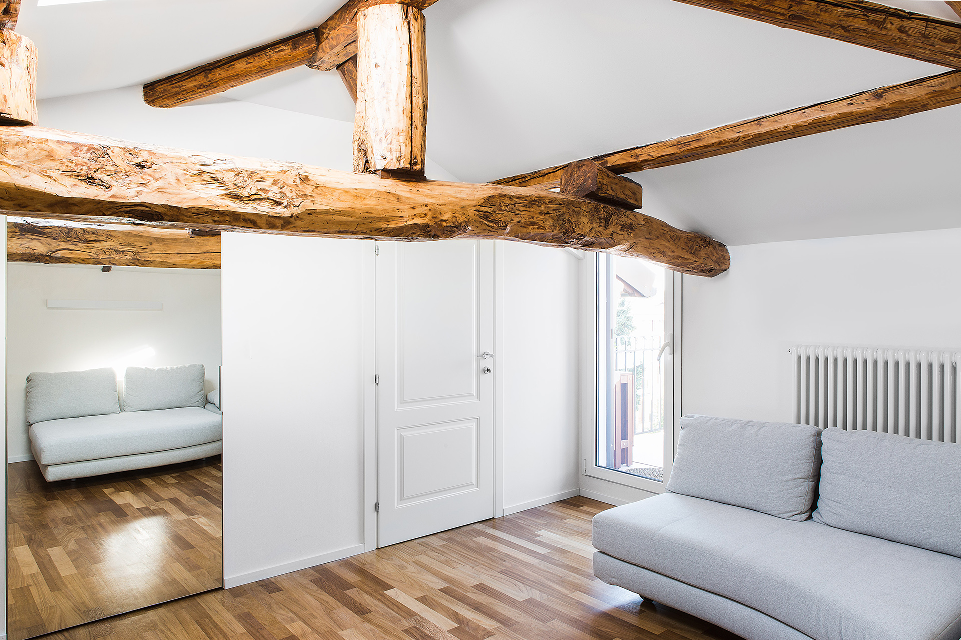 绿意盎然的历史建筑顶层公寓改造-17