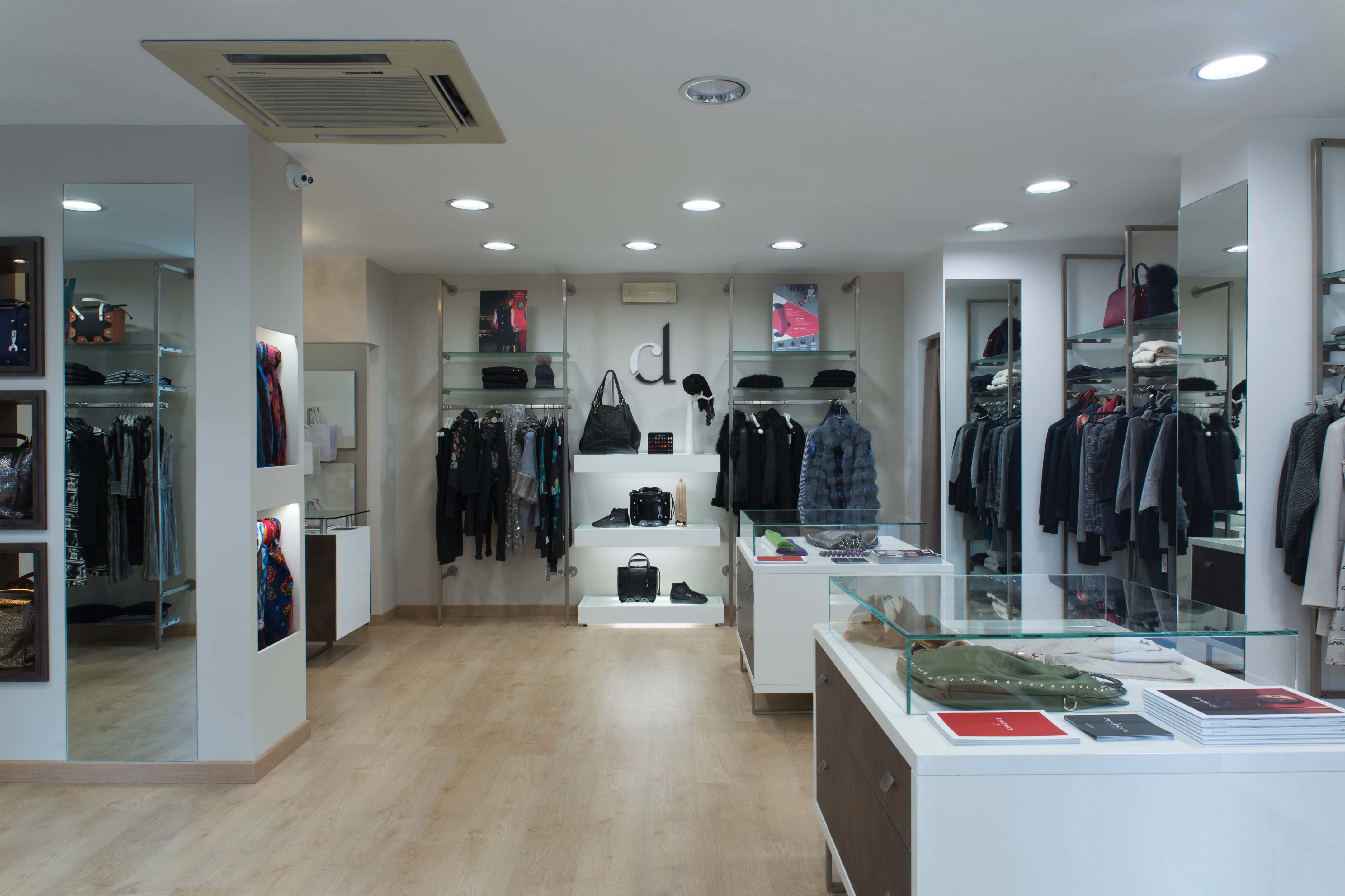 意式女性精品店 | 简约优雅的室内设计-8