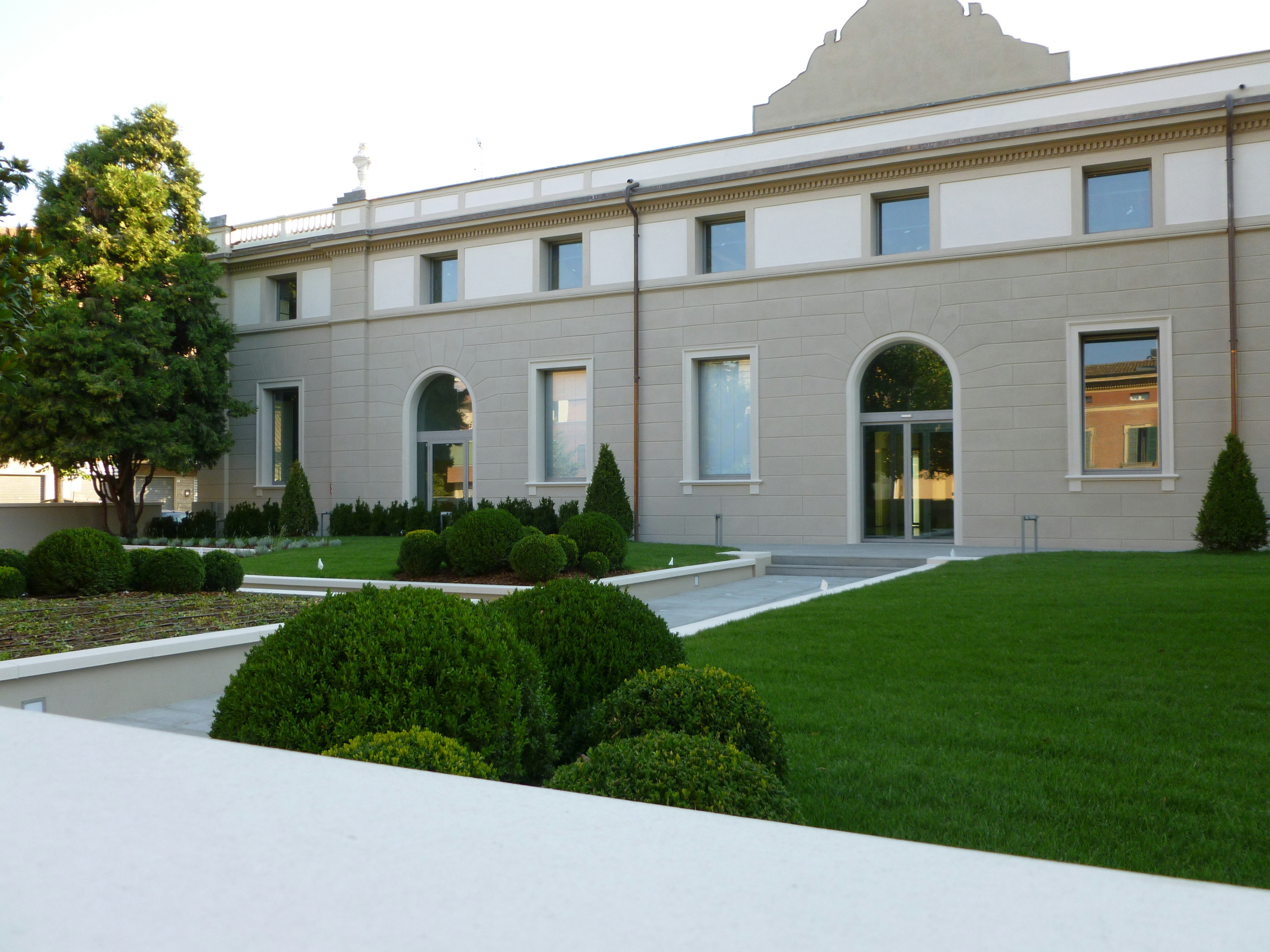 2013 年完成的意大利私人银行室内设计-0