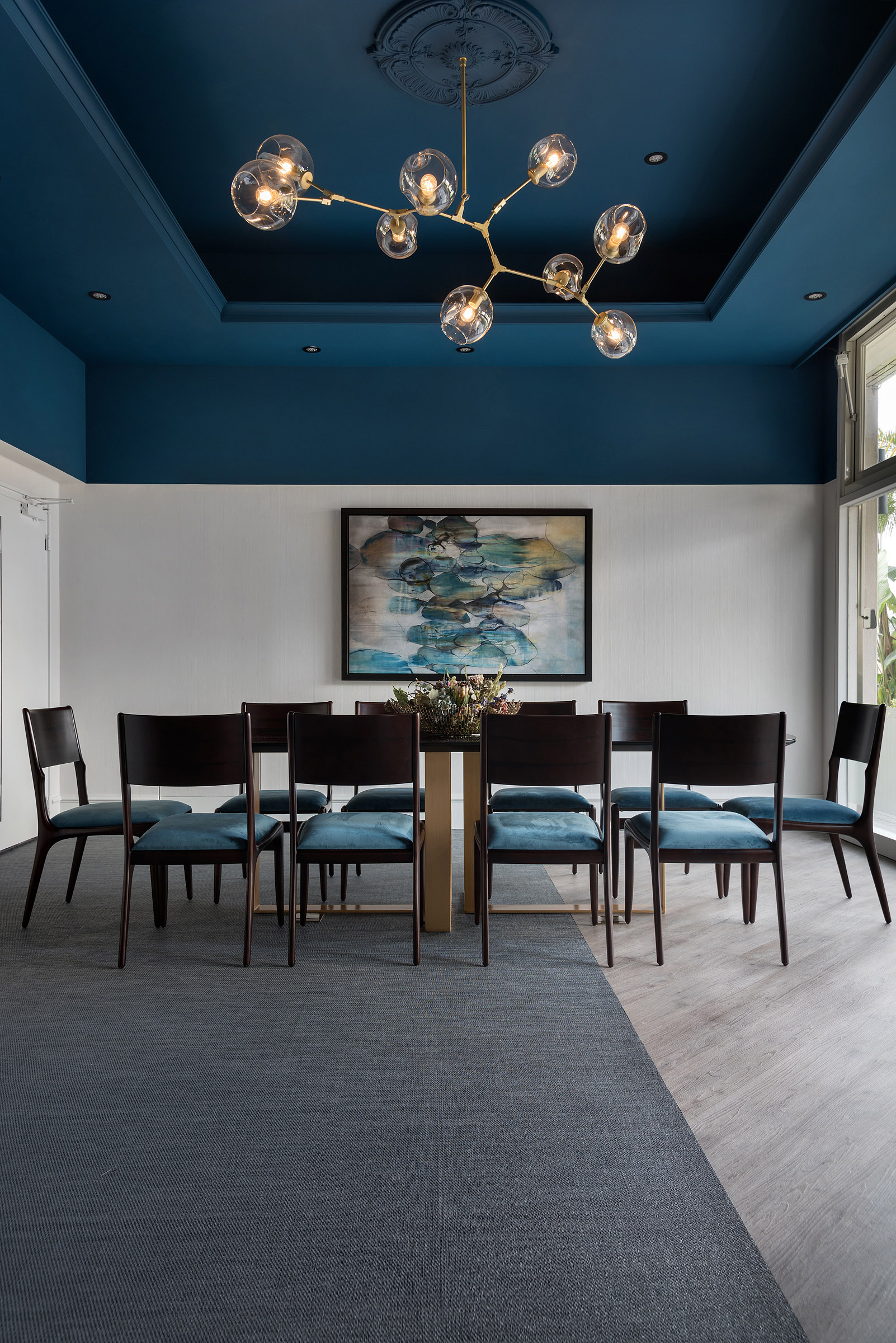 台北 Showtime 影院 Show Cafe' · 蓝色湖泊空间营造-2