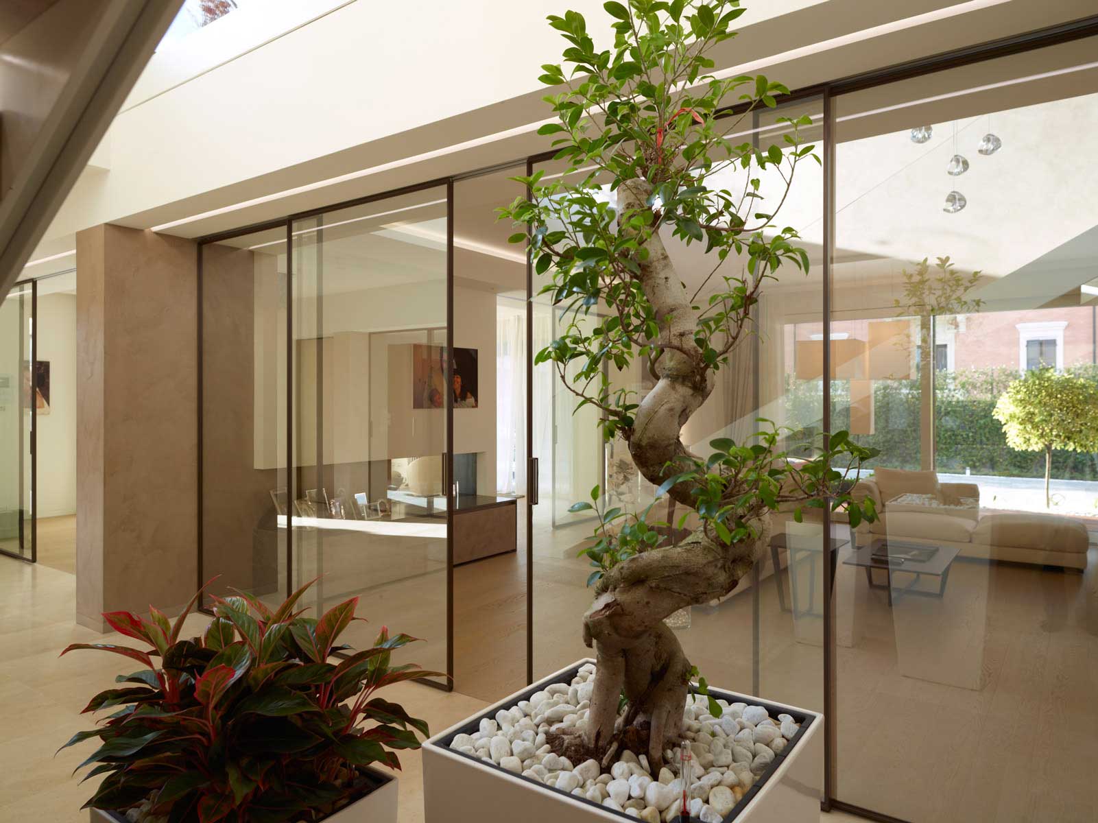 双层别墅“Villa Modena” 代简约风格融合自然光线-5