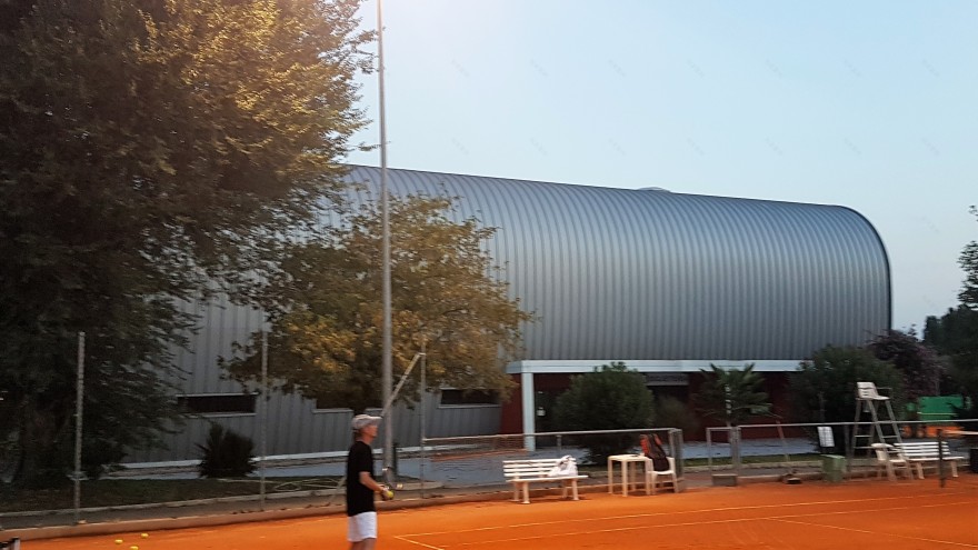 波浪型金属立面打造动感体育中心-4