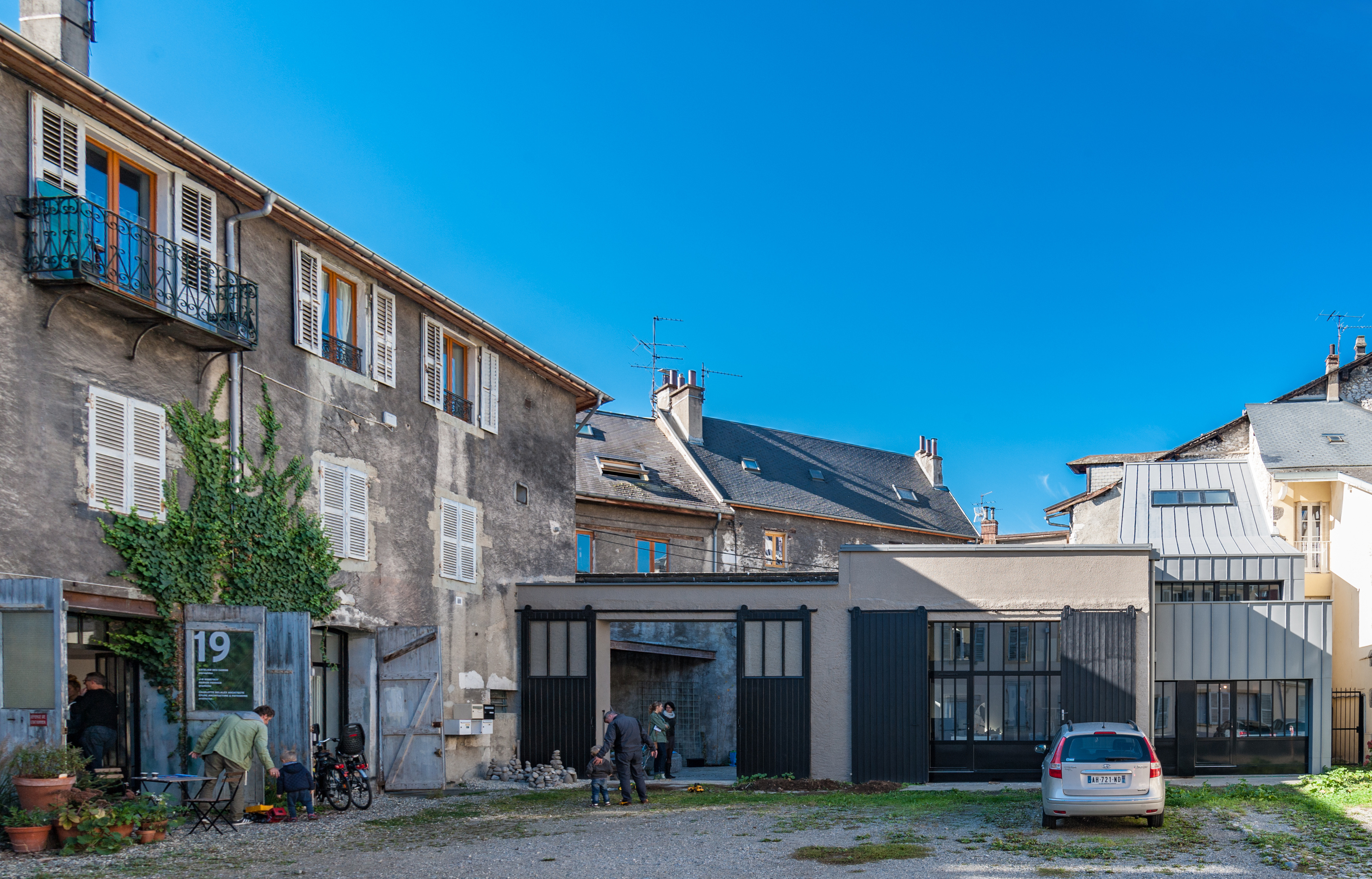 传统工坊风格办公室，内院采用 burnt cedar 技术-6