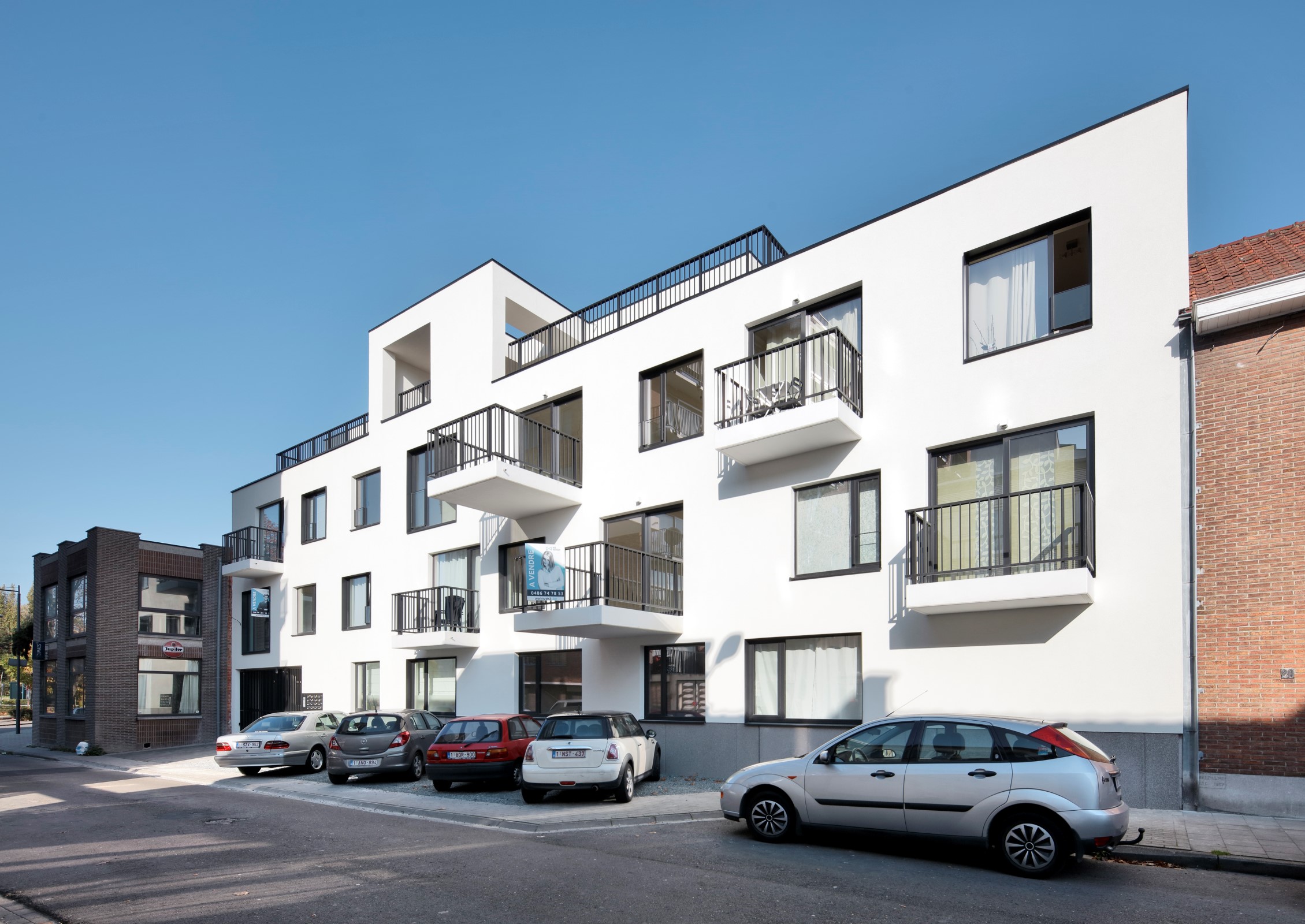 绿意盎然,功能明确的现代住宅设计-8