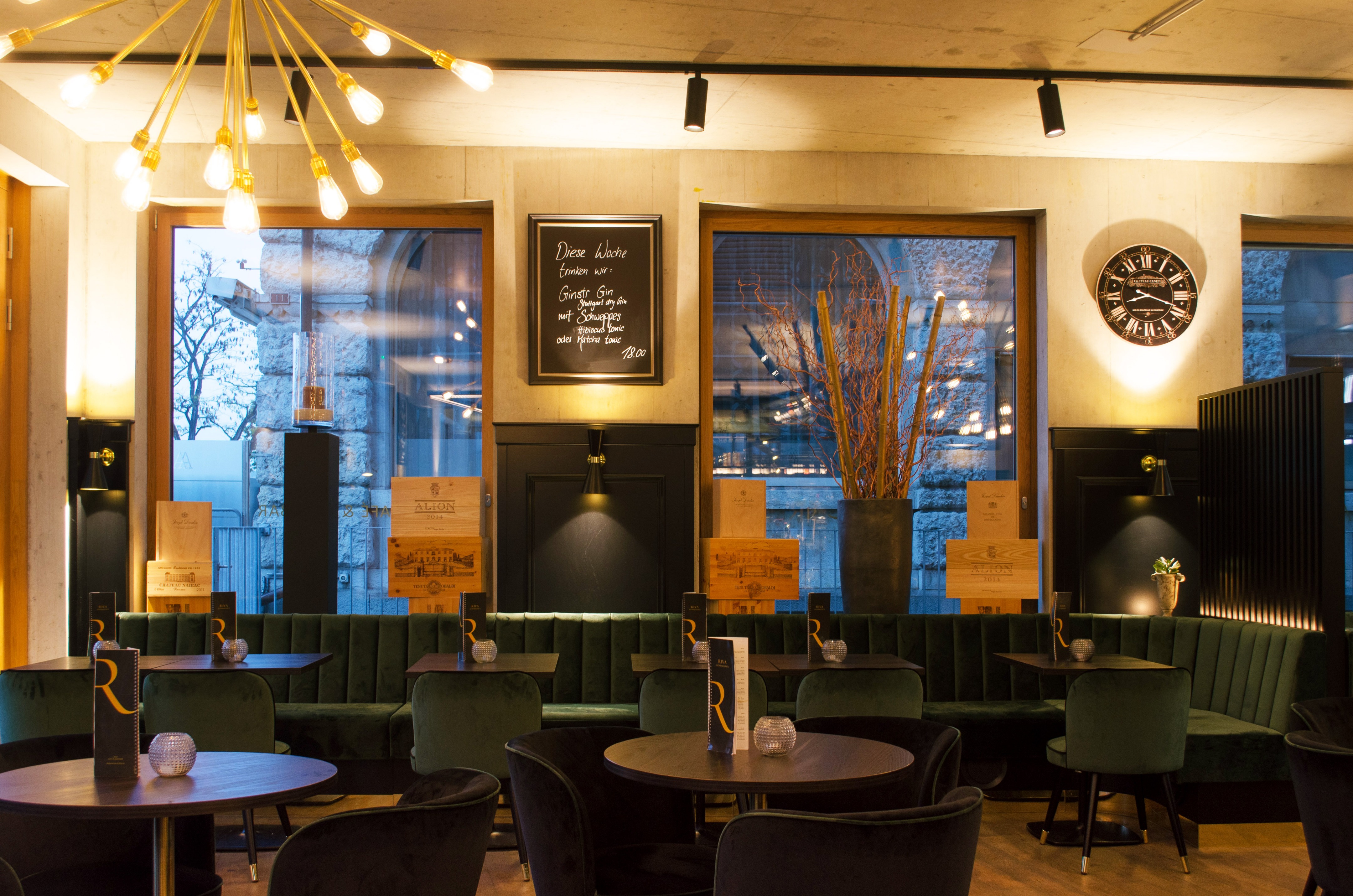 里瓦咖啡馆和酒吧-1