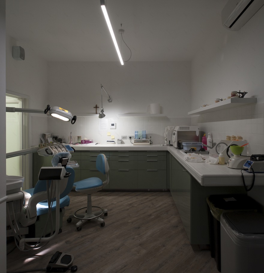 历史建筑中的现代牙科工作室-29