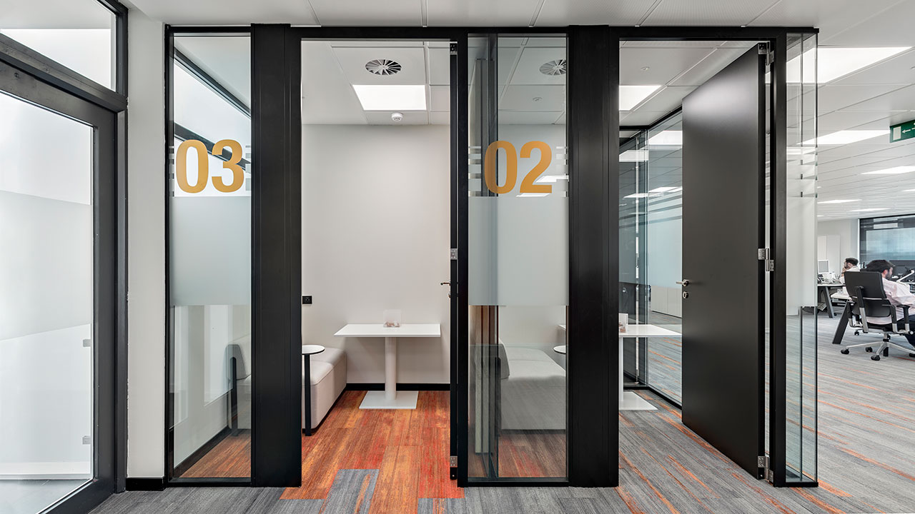 "雷诺汽车新总部 | 功能性、创新与舒适的办公空间"-11