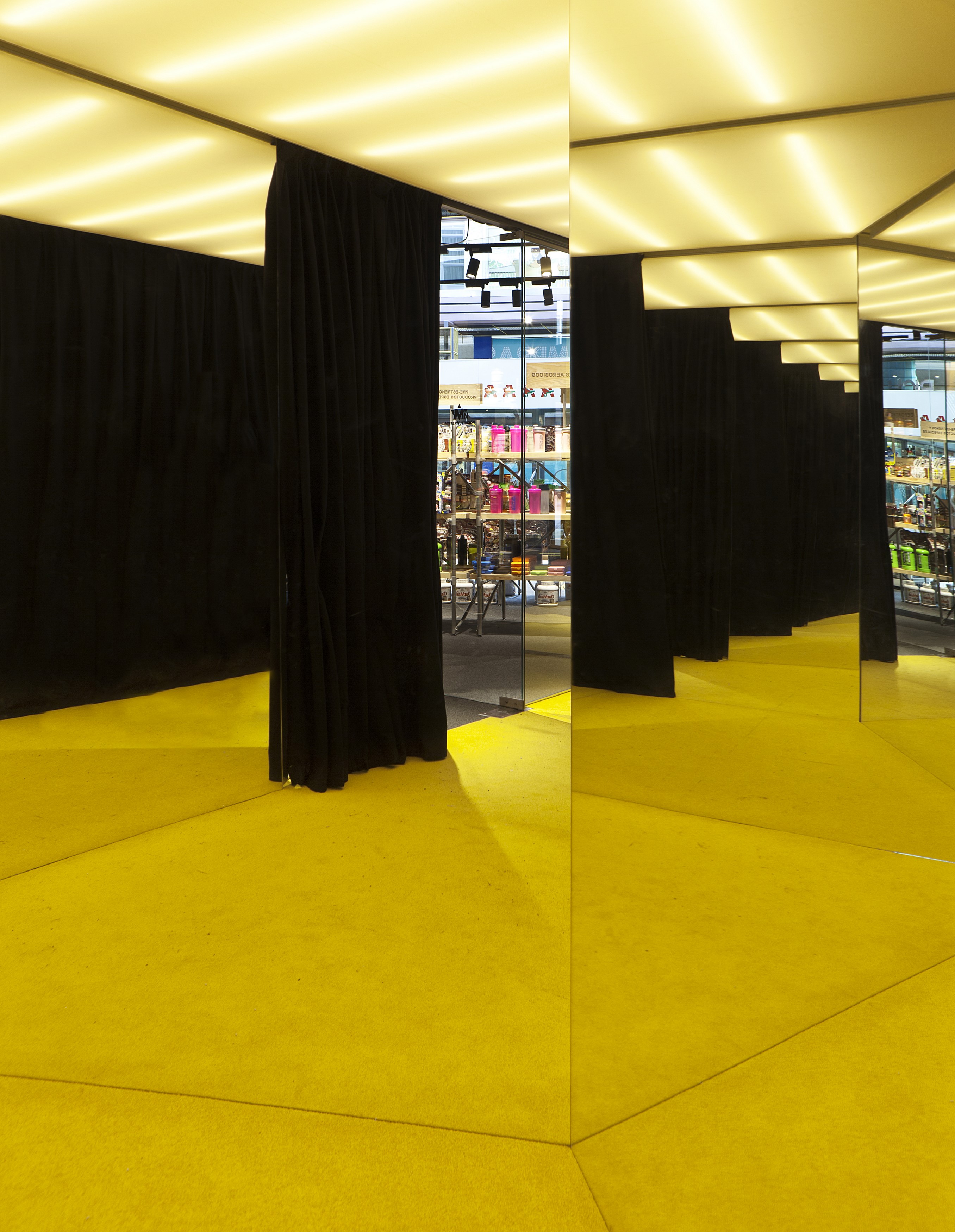 工业风 MISTERNUTRICIÓN 旗舰店，简约设计诠释 Santiago de Compostela-15