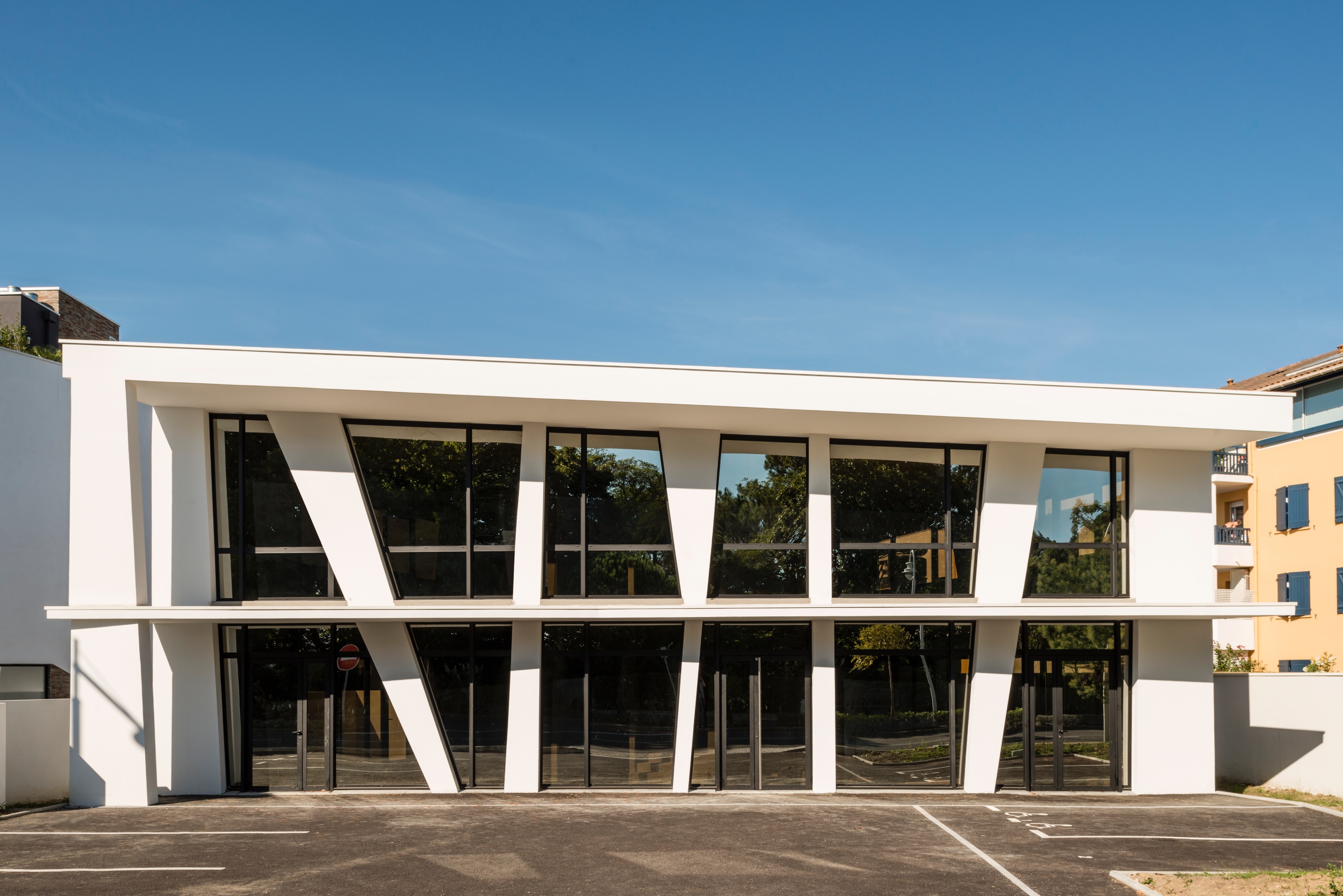 法国安吉特海滨公寓与办公建筑-15