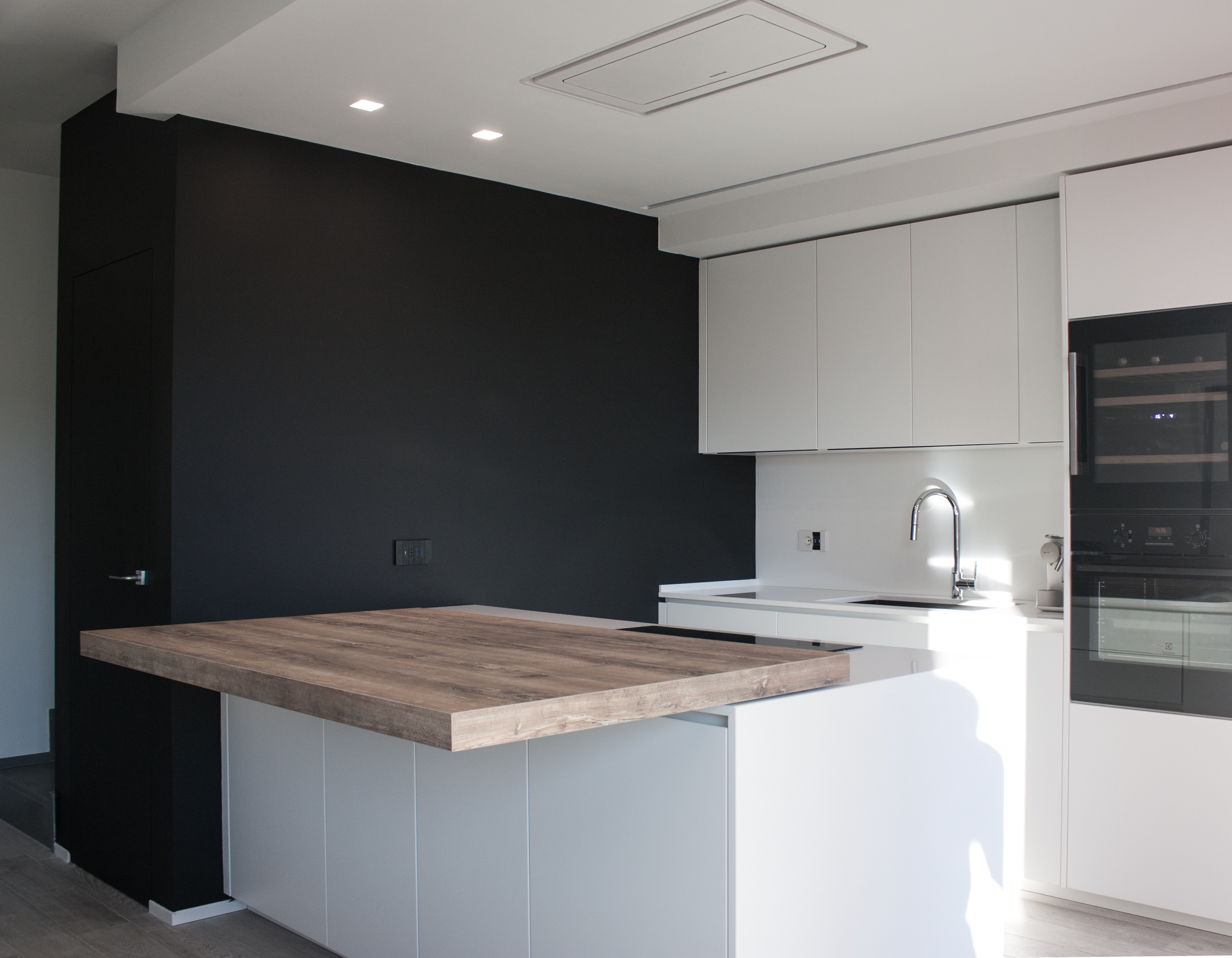 CASA 0138 现代公寓设计 | 开放式厨房与透明浴室成焦点-11