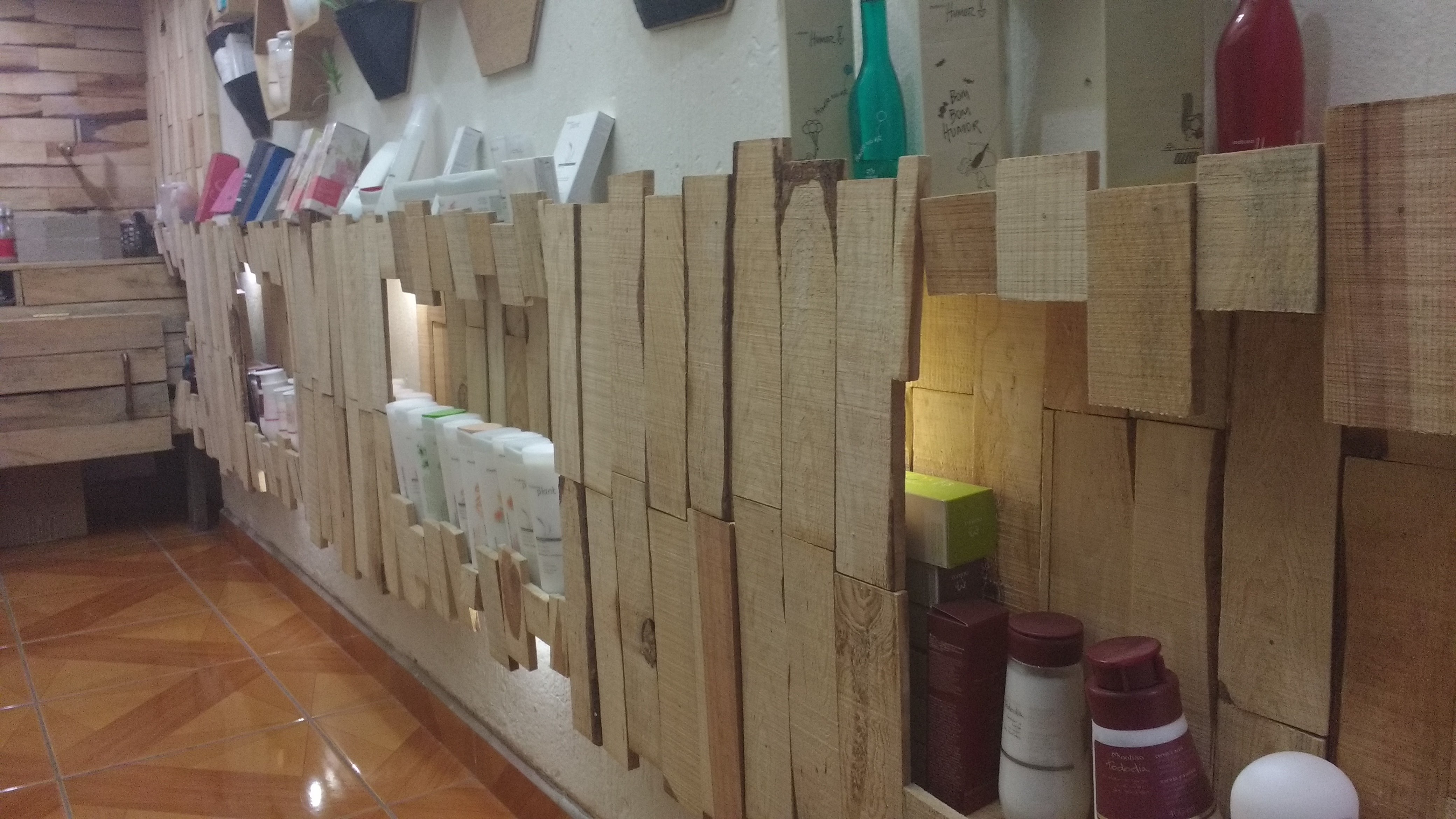 环保可持续的香水化妆品店设计-24