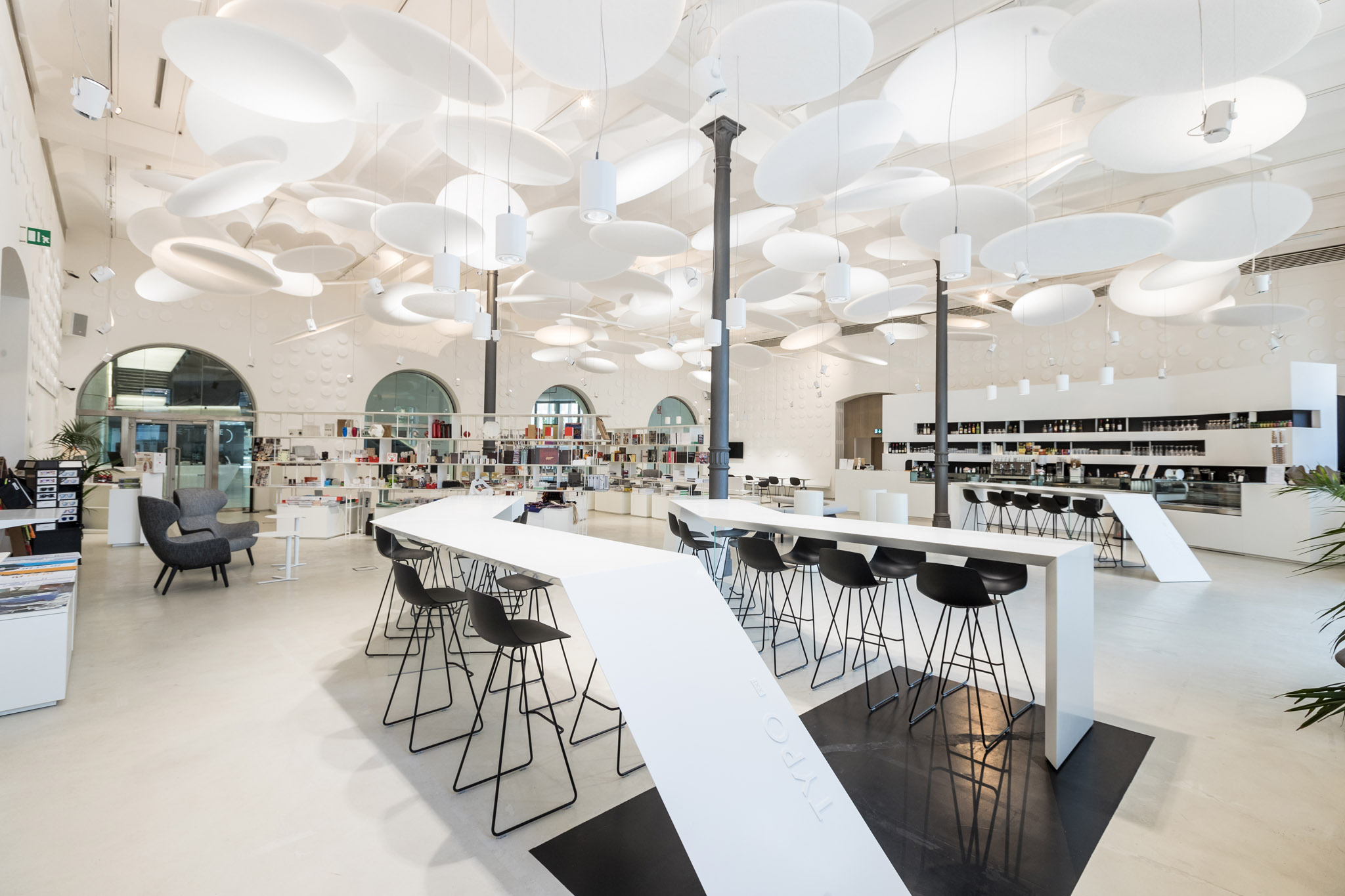 利内阿餐厅和泰波咖啡书店-2