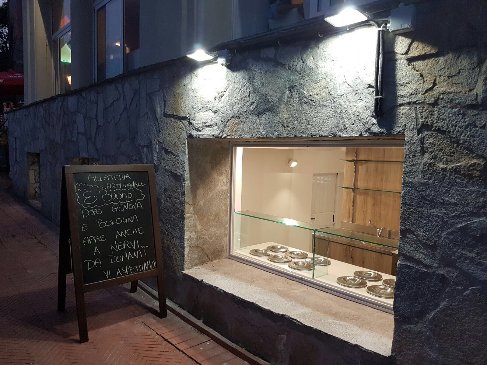 意式 gelato 店"È BUONO" 打造独特室内空间-10