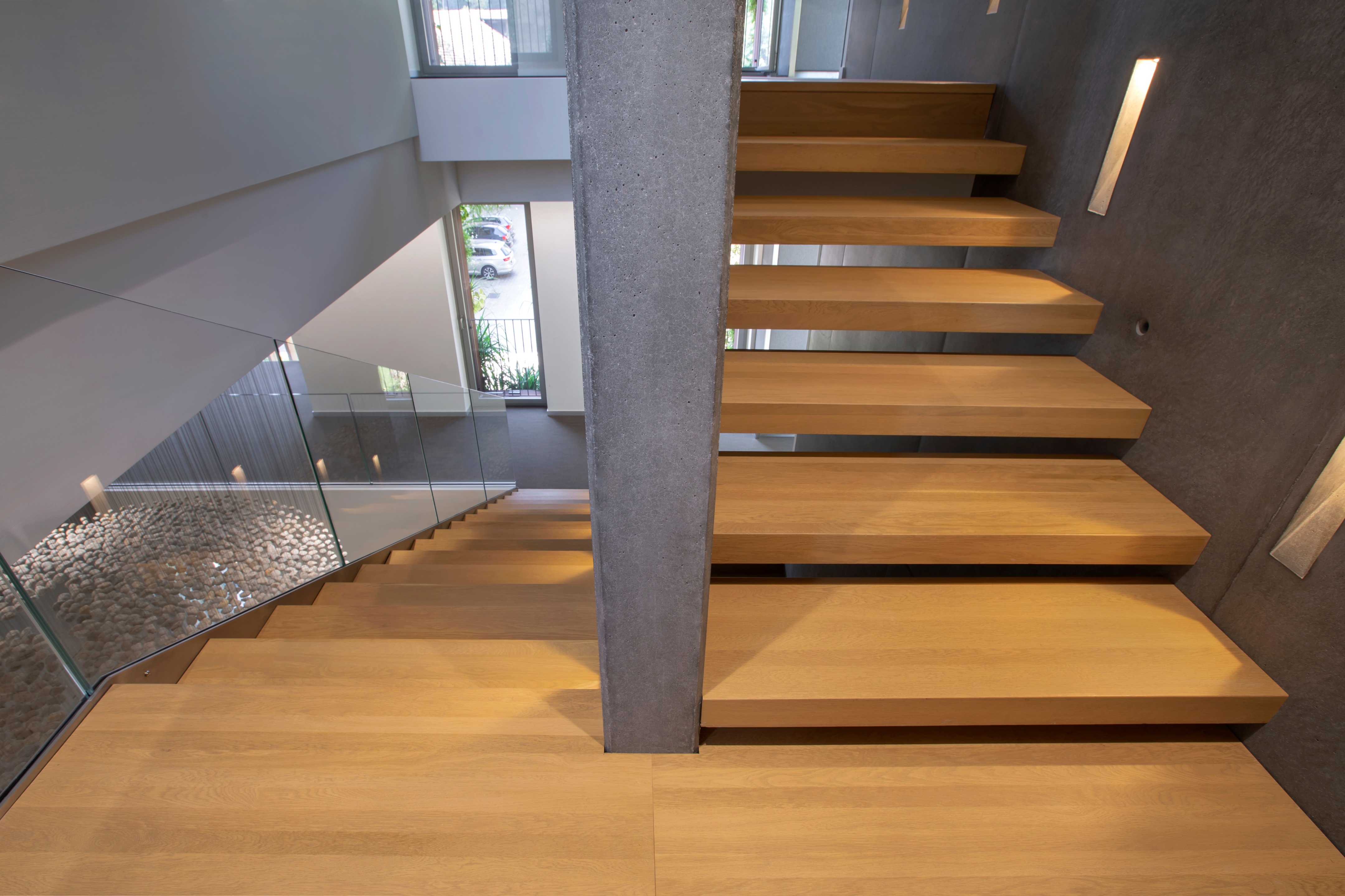 意大利品牌 Herno 总部个性楼梯设计-14