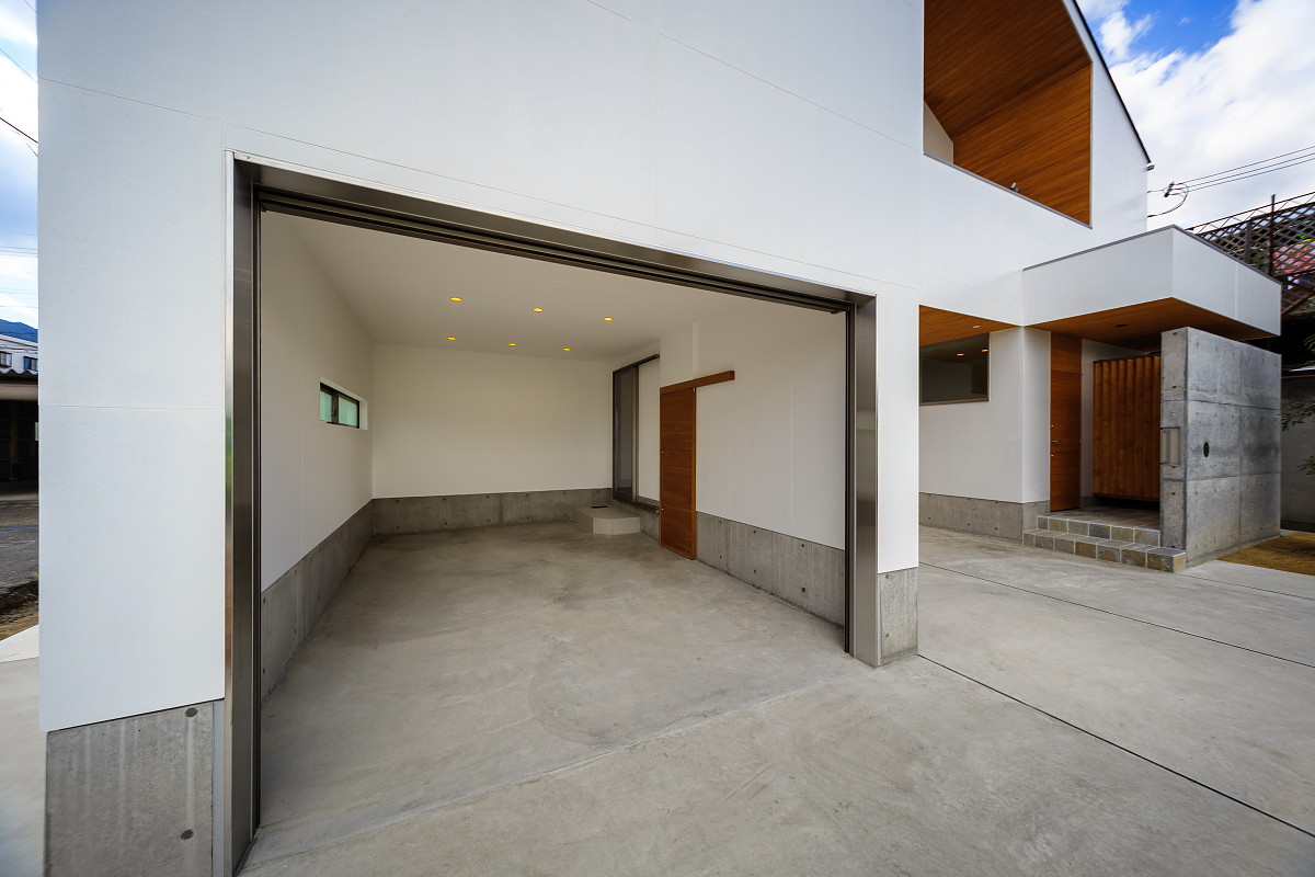 京都豪斯洛极简住宅 | 木质定制空间与倾斜天花板设计-20