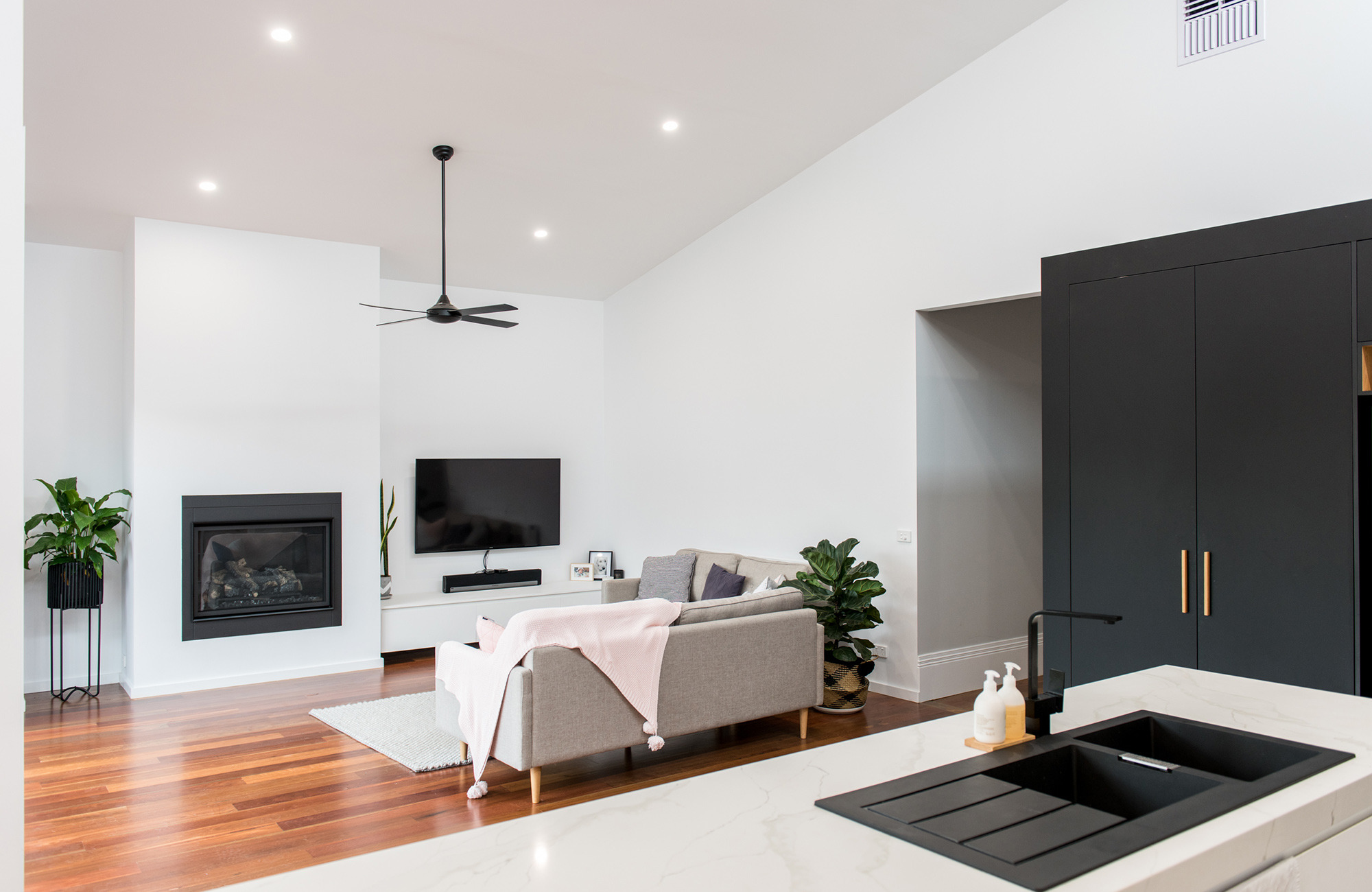 Melbourne 市郊的折纸风格住宅改造-23