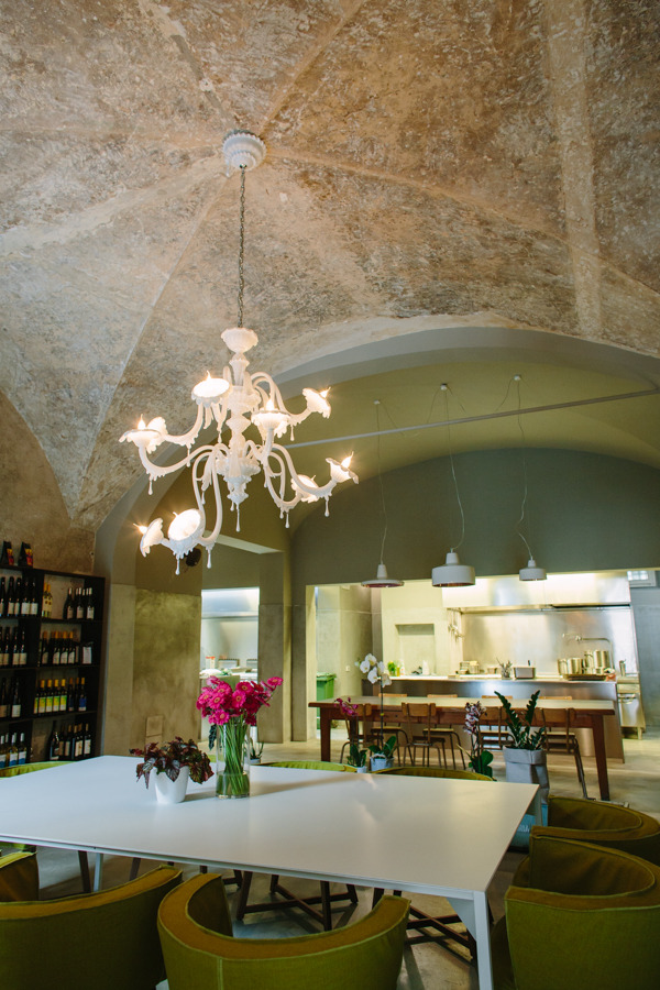 复古韵味与现代设计共融的餐厅空间-21