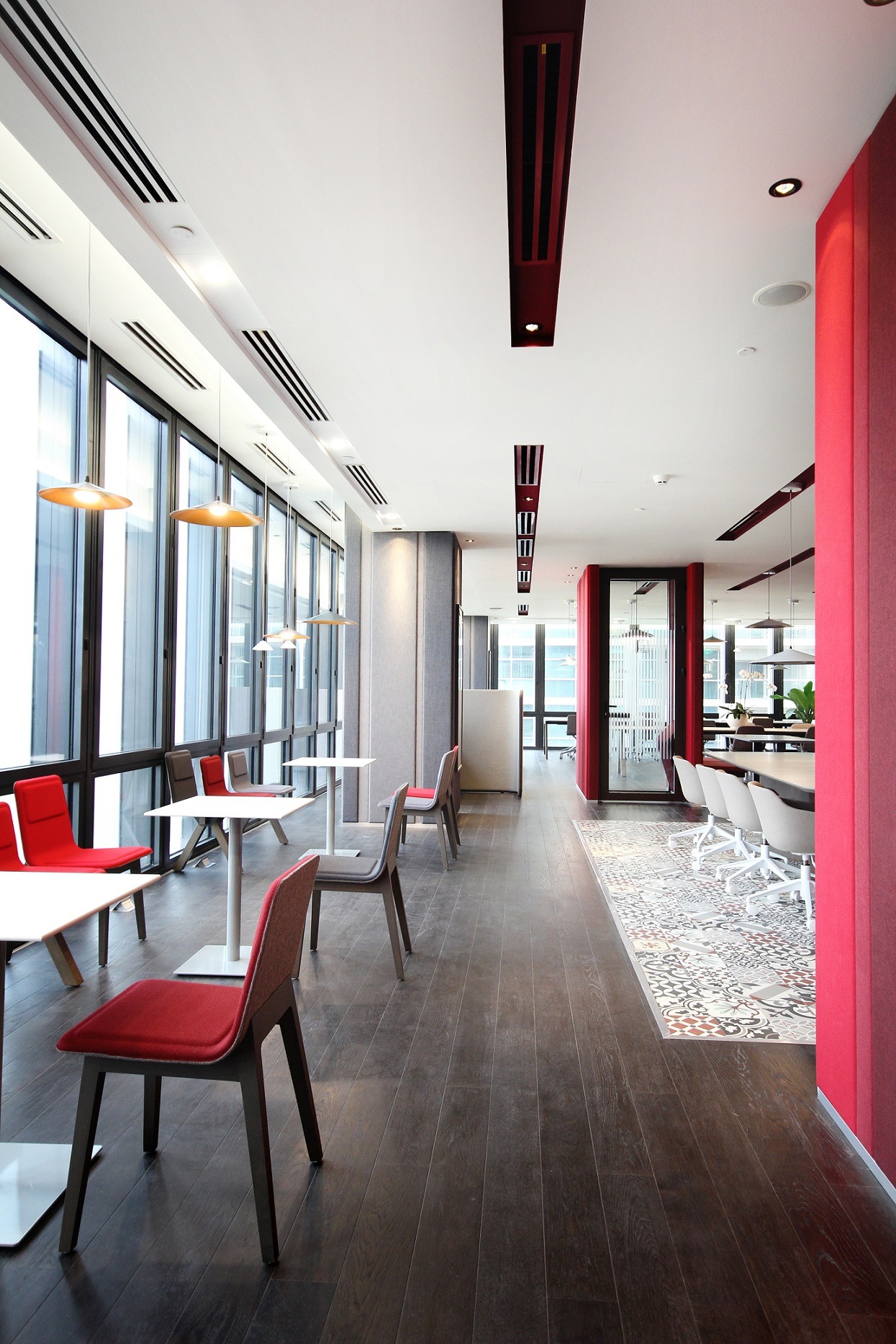 越南最大城市中心的灵动办公空间-7