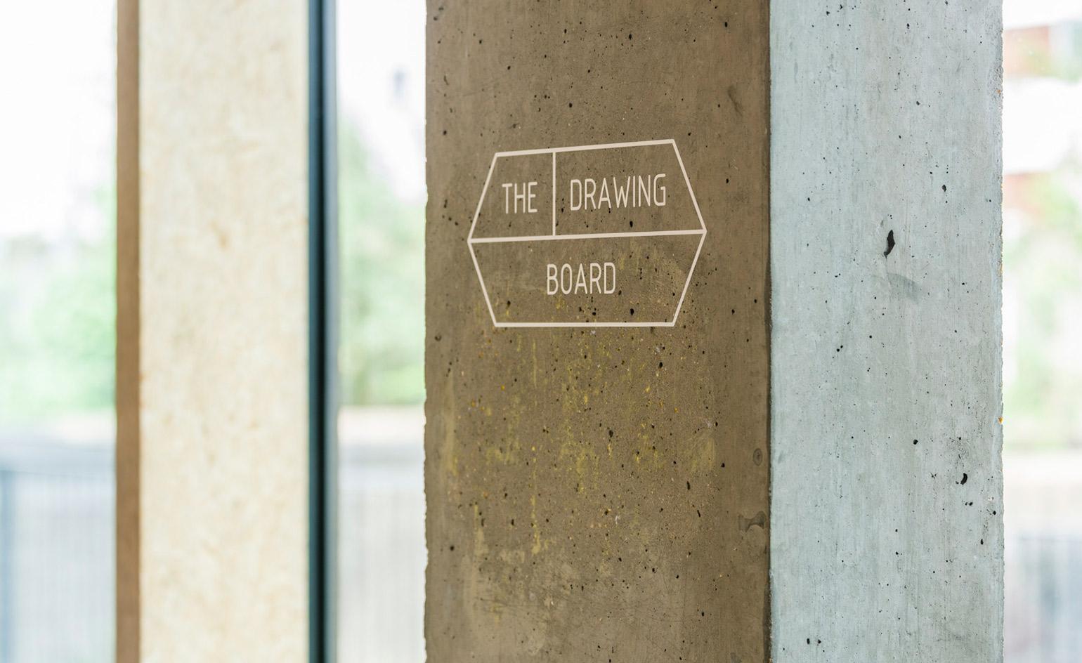 伦敦斯蒂芬·劳伦斯中心打造多彩合作空间-16