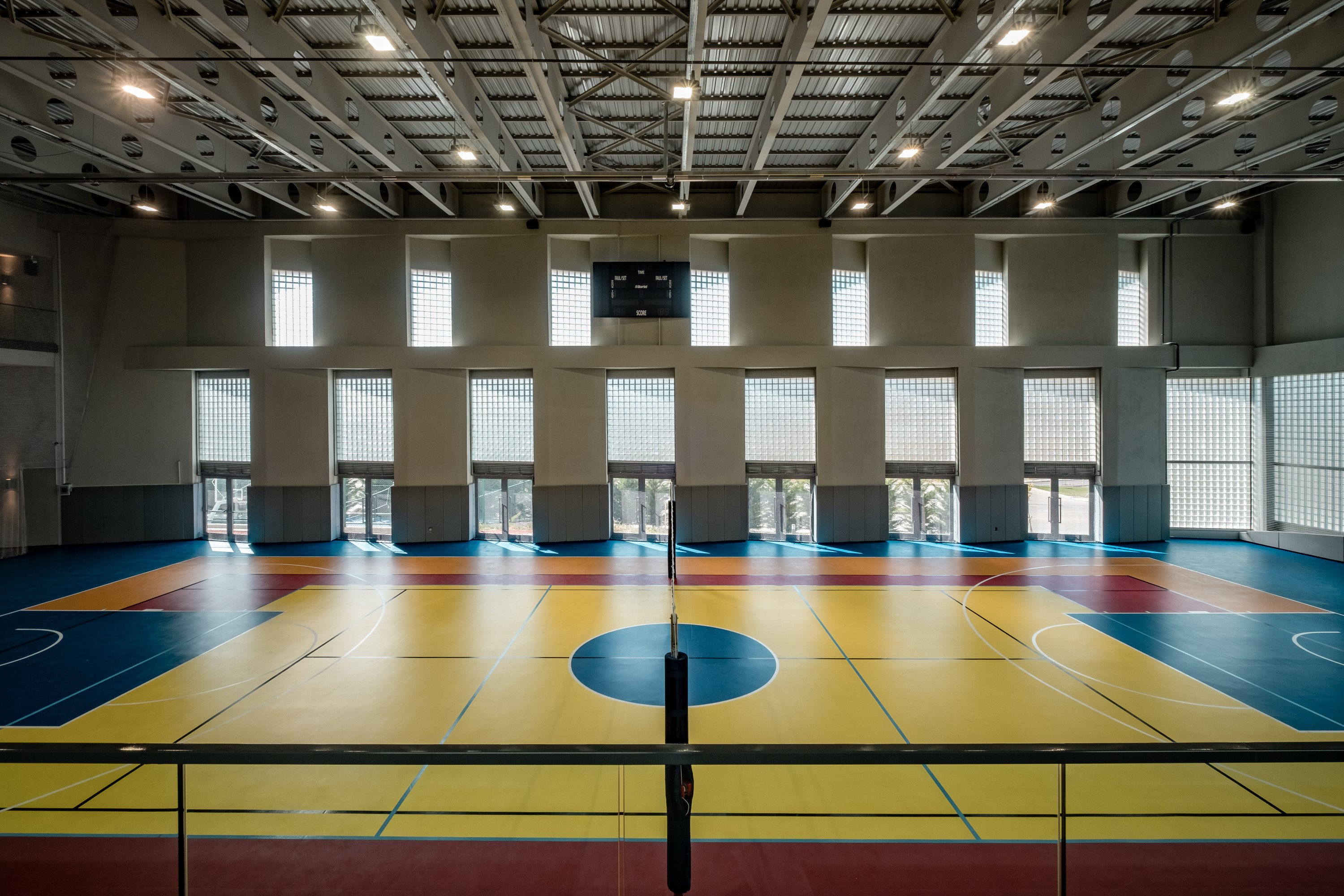 嵌于地形的活力中心——土耳其 Cankaya 大学体育中心-8