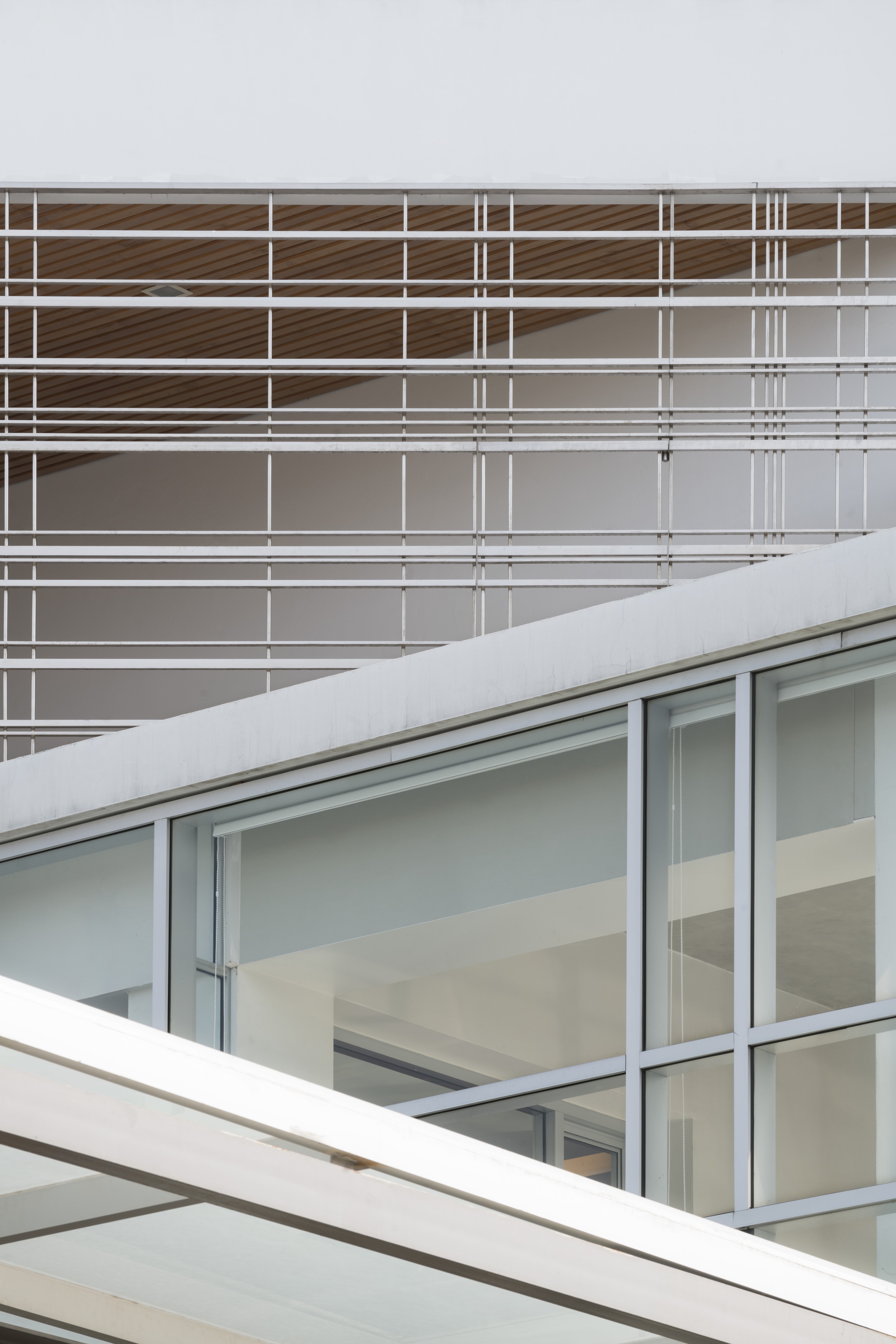 泰国曼谷 Pathumthani 金店 | 红金相映,现代与传统的完美融合-8