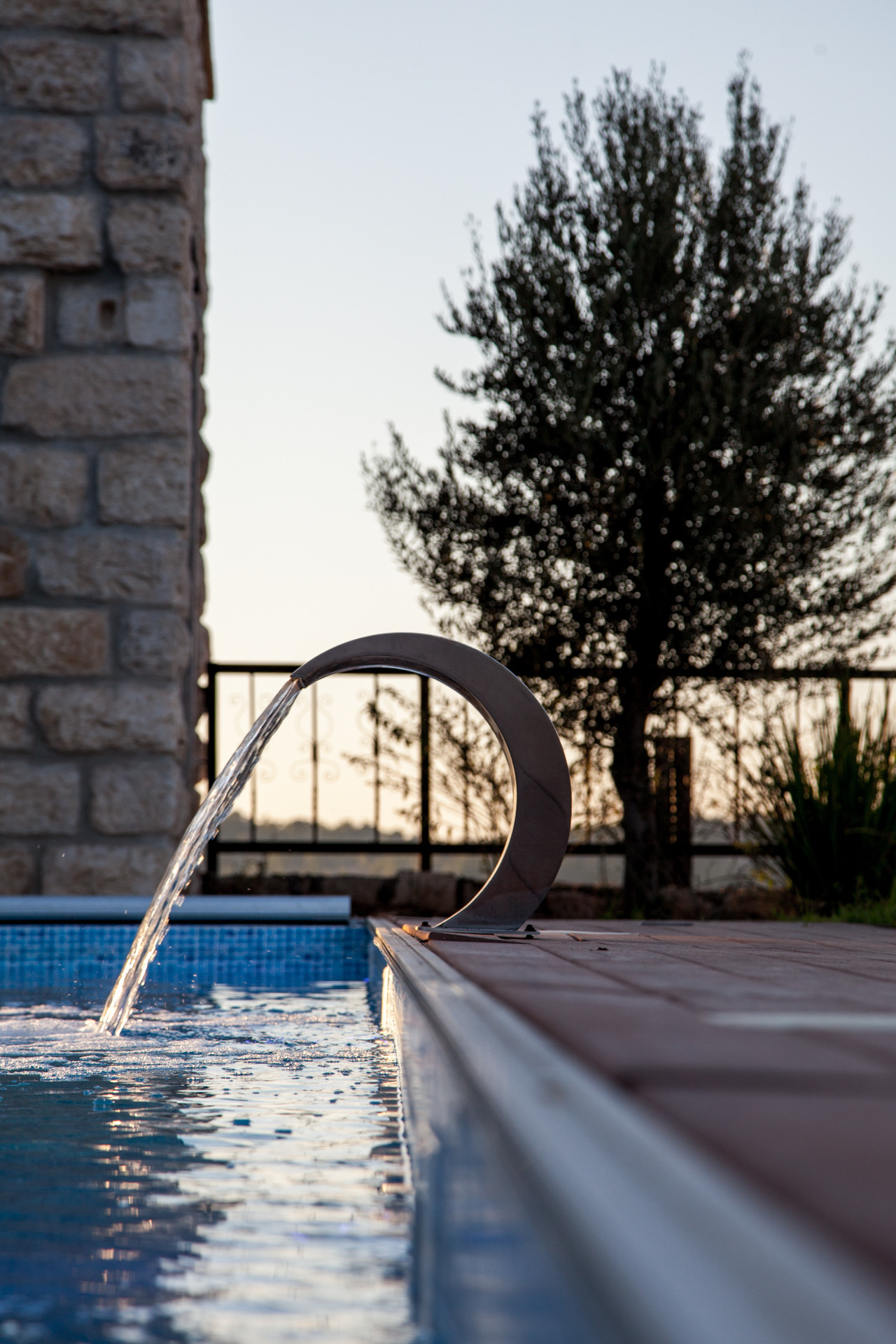 2014 年完工的艾拉谷屋 | 定制家具与照明设计的完美融合-4