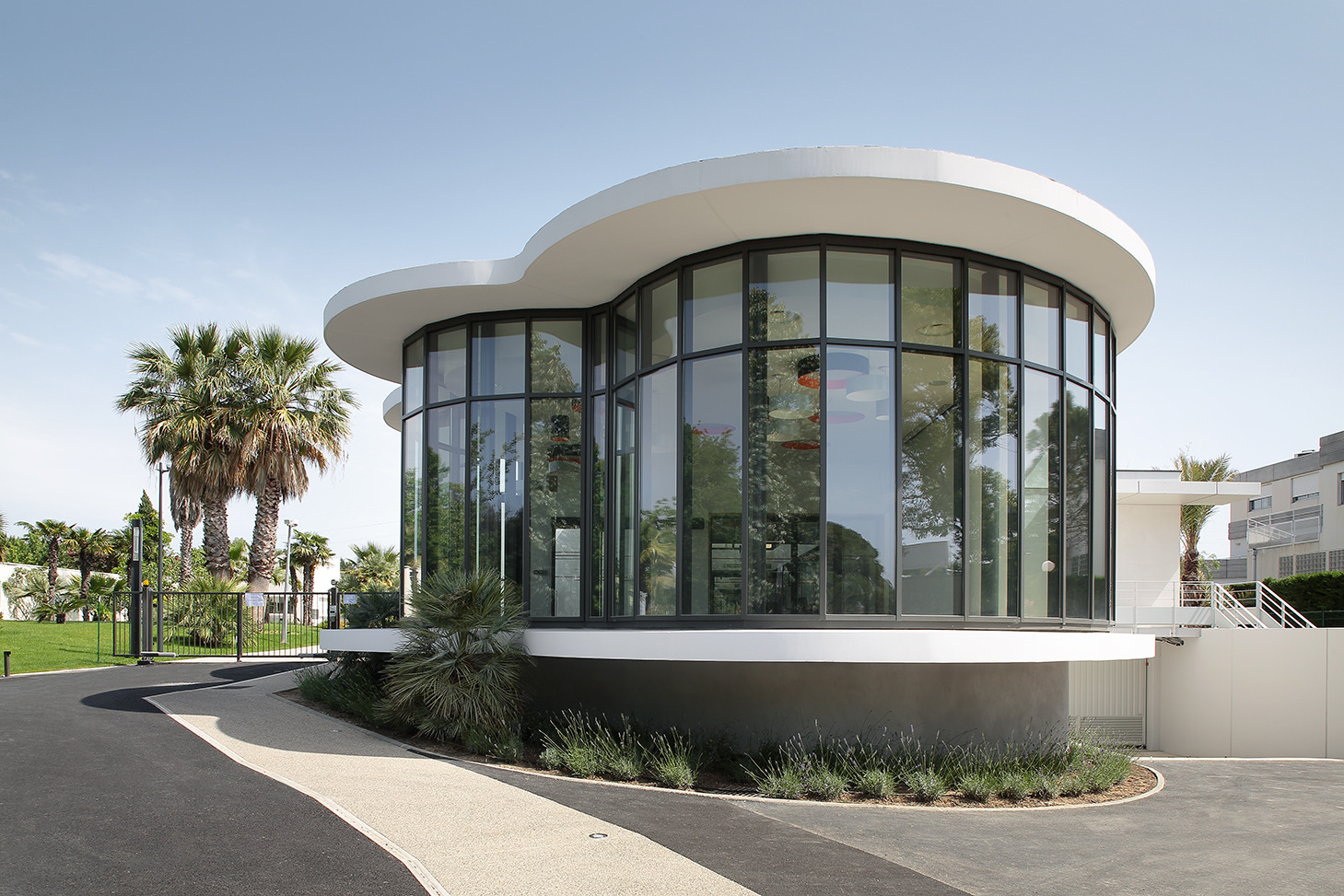 光与绿意共融的阿尔茨海默病疗养空间-1