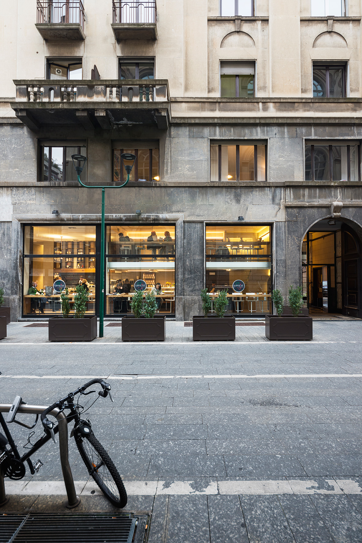 米兰“Love it”旗舰店,美食体验的室内设计盛宴-34