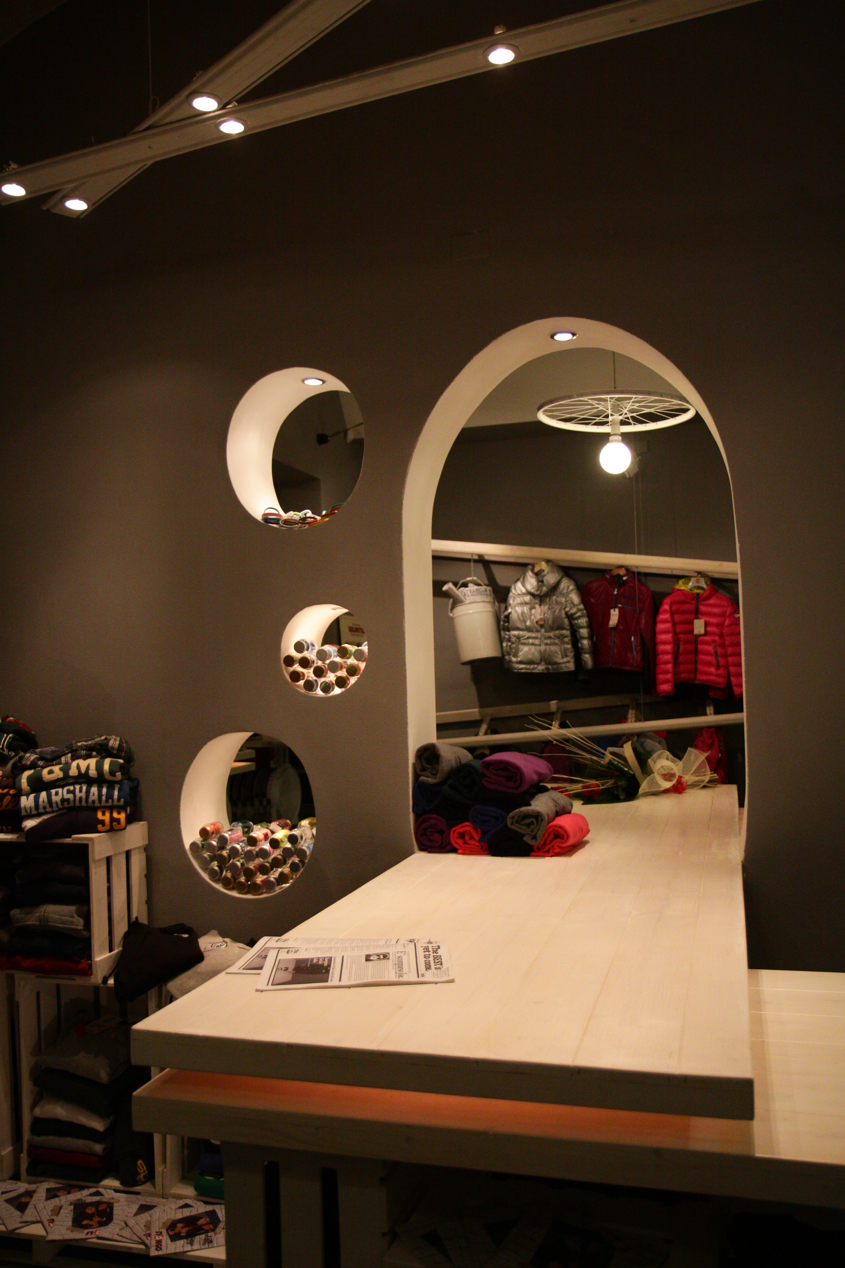 废旧车间变时尚商店的创意重生-41